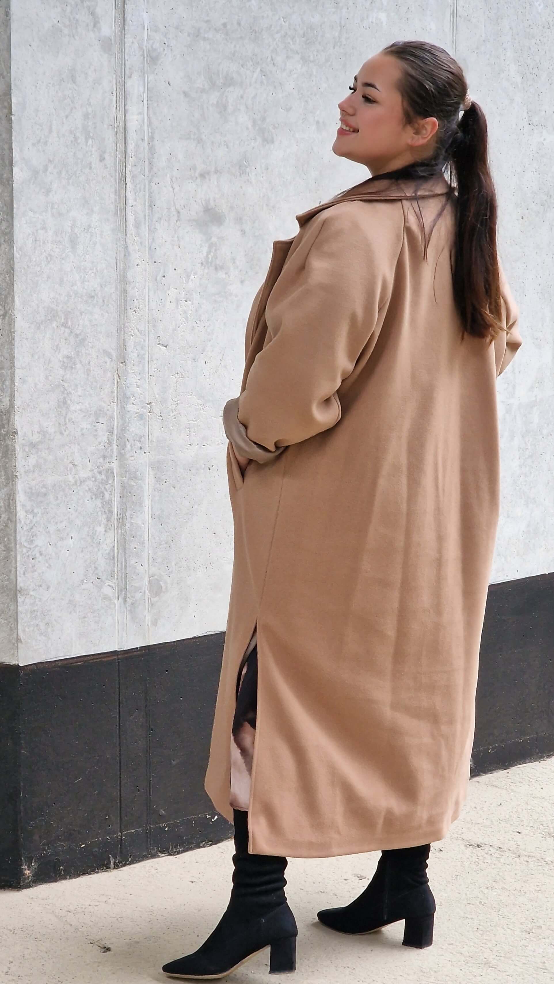 Klasyczny płaszcz z paskiem Stylowa XL