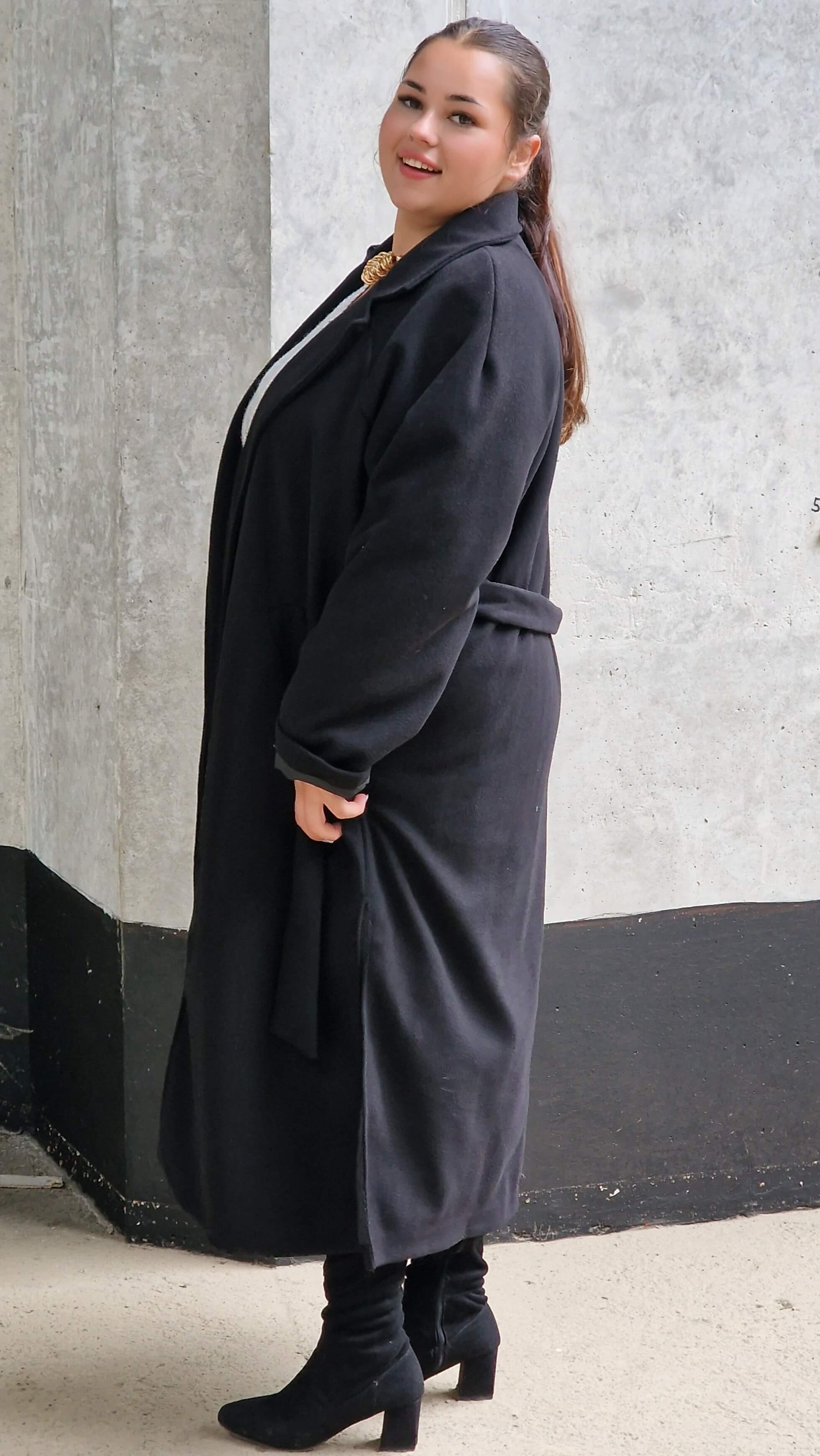 Klasyczny płaszcz z paskiem Stylowa XL