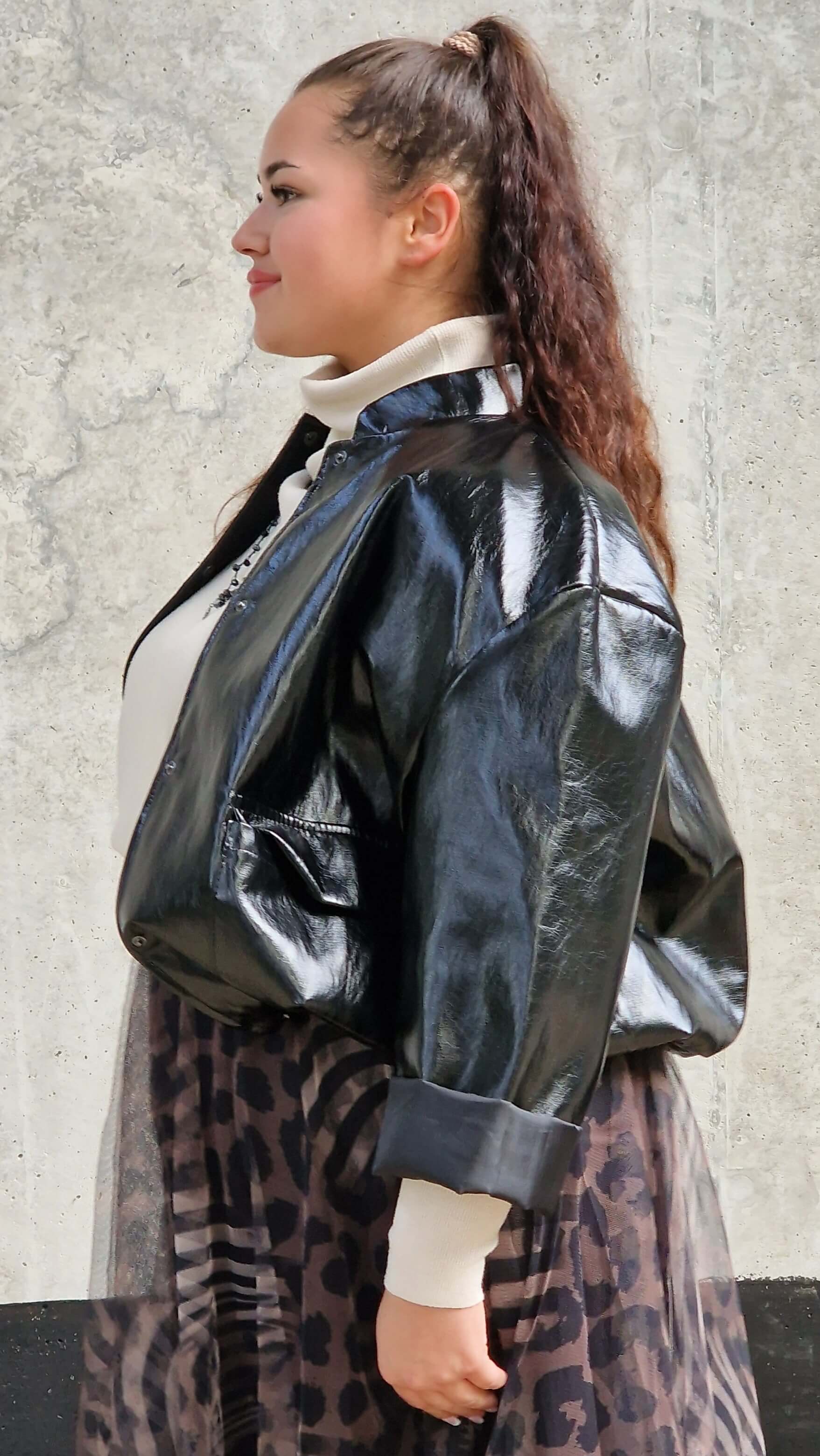 Bomberka lekko połyskująca. Stylowa XL