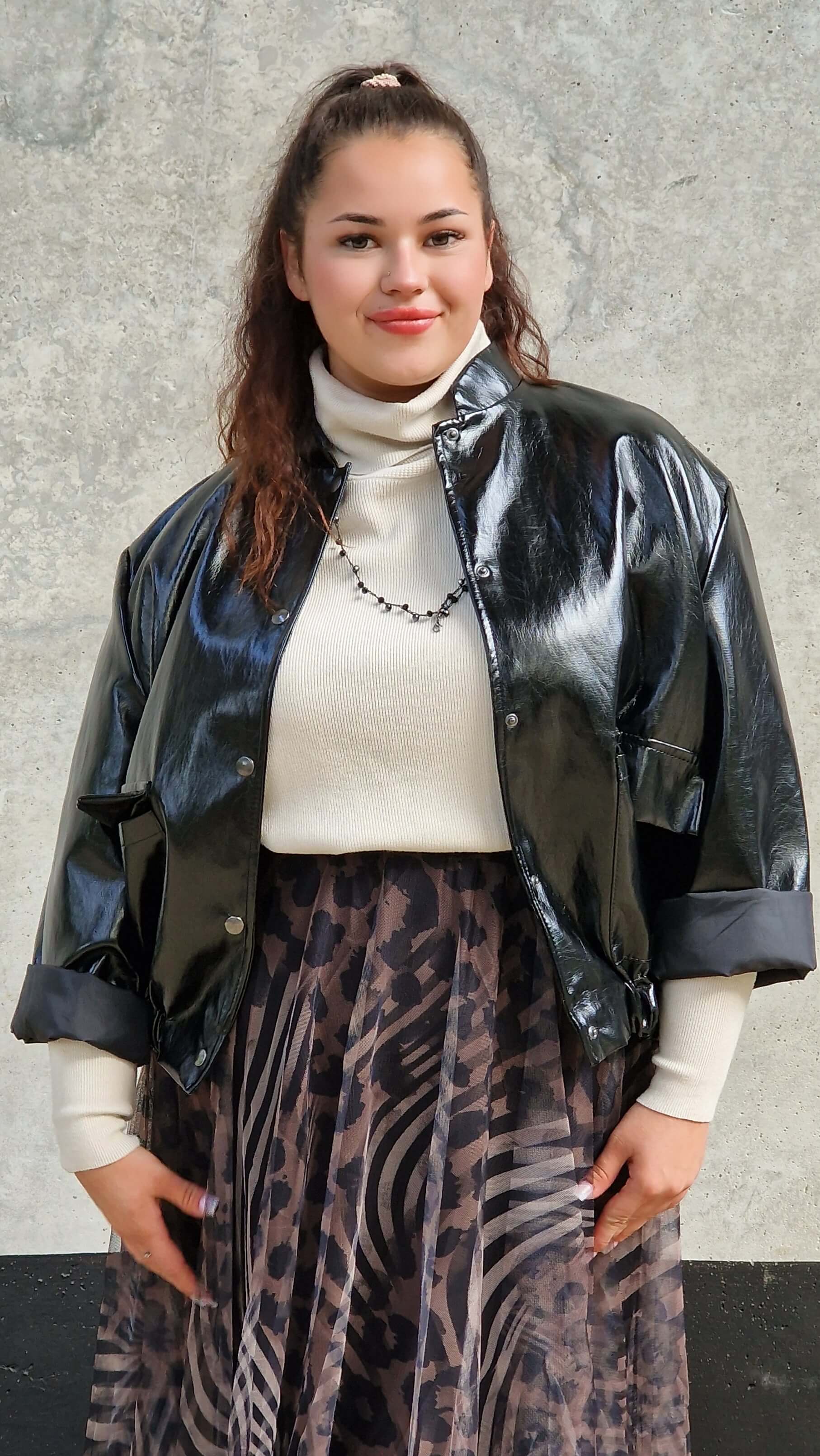 Bomberka lekko połyskująca. Stylowa XL