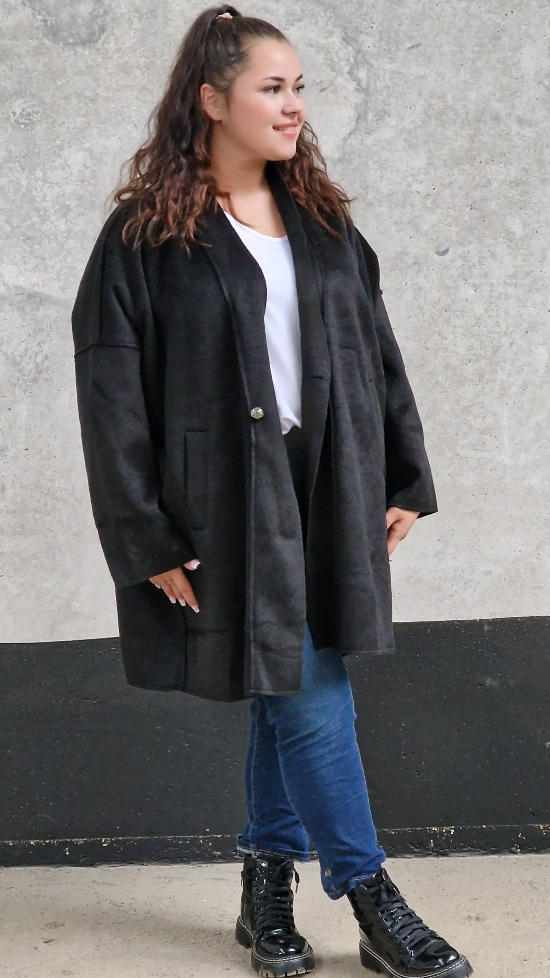 Płaszcz oversize z kieszeniami – klasyka w nowoczesnym wydaniu Stylowa XL