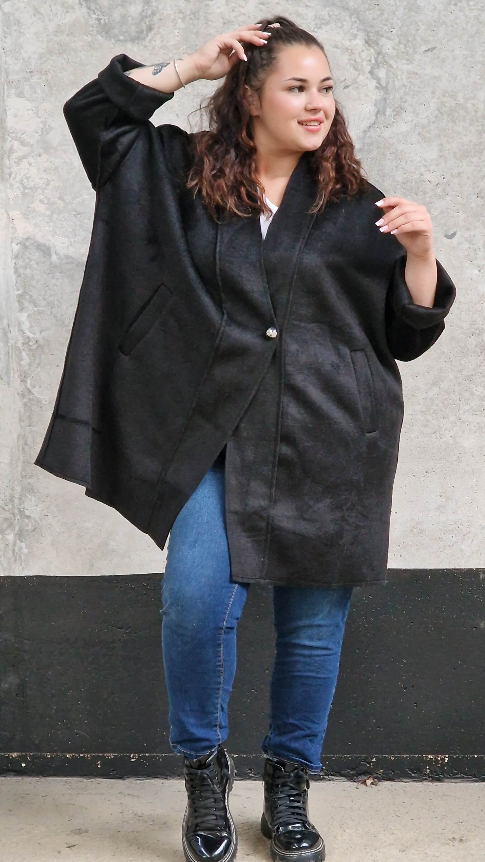 Płaszcz oversize z kieszeniami – klasyka w nowoczesnym wydaniu Stylowa XL