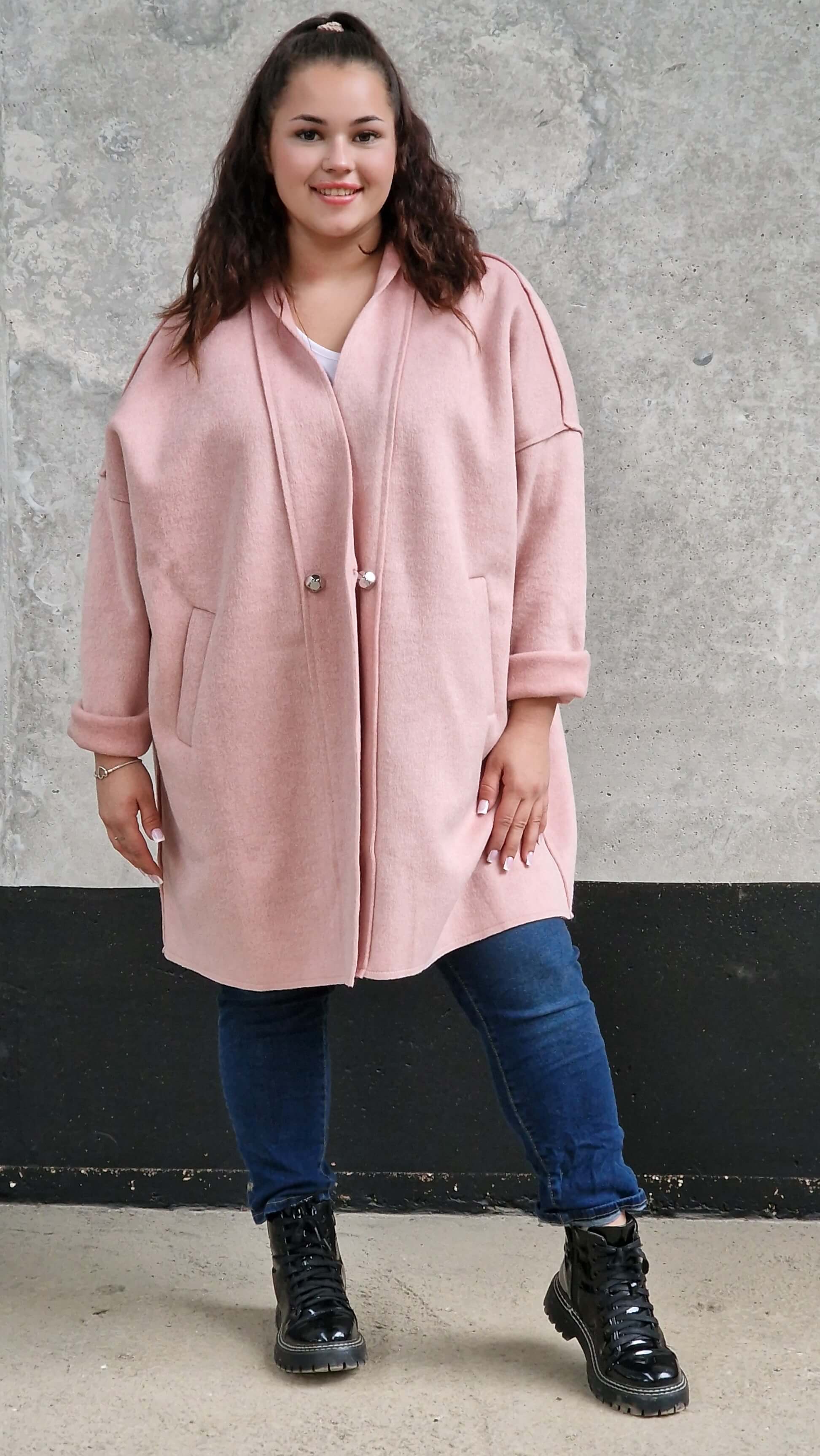 Płaszcz oversize z kieszeniami – klasyka w nowoczesnym wydaniu Stylowa XL