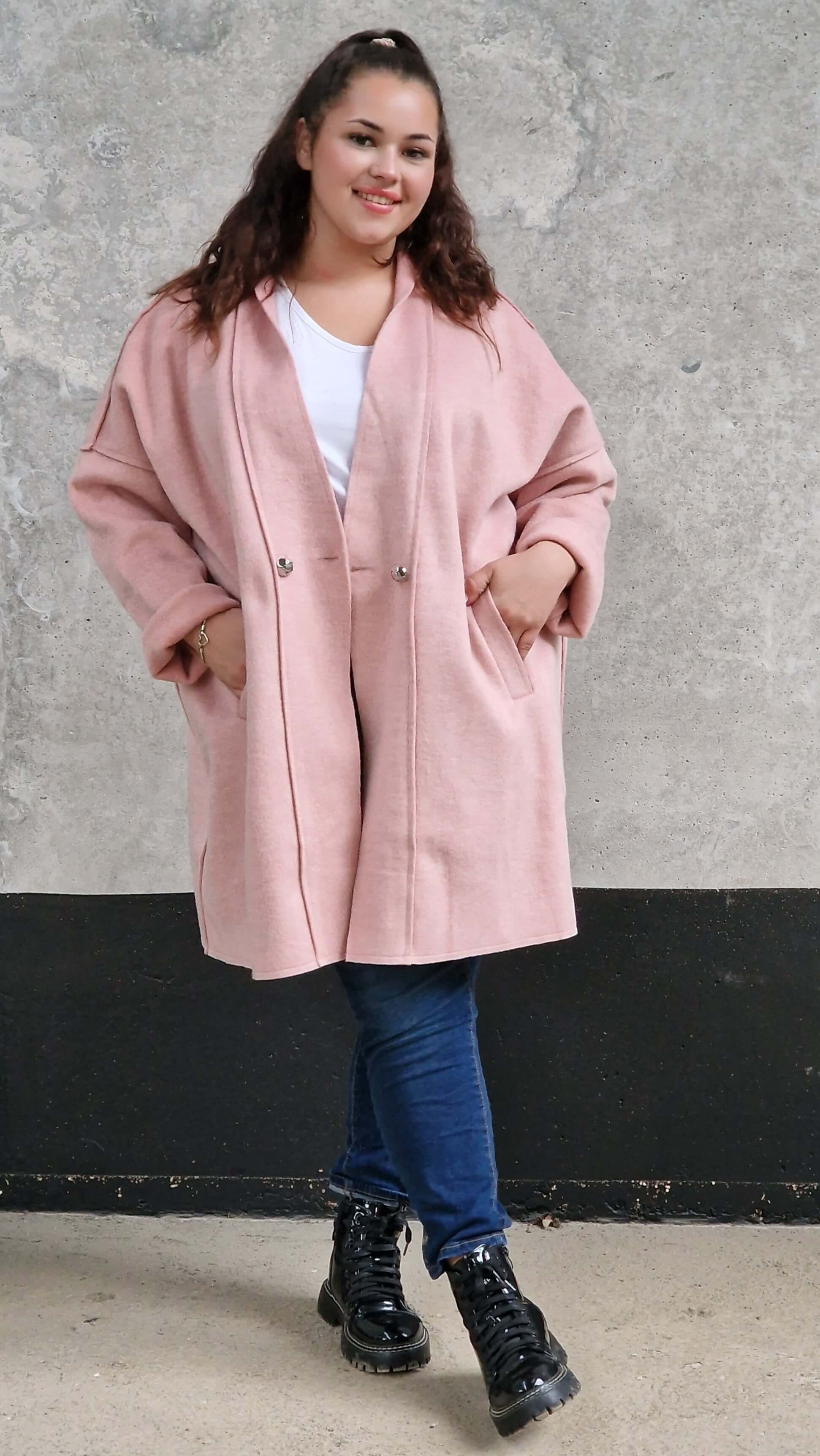 Płaszcz oversize z kieszeniami – klasyka w nowoczesnym wydaniu Stylowa XL