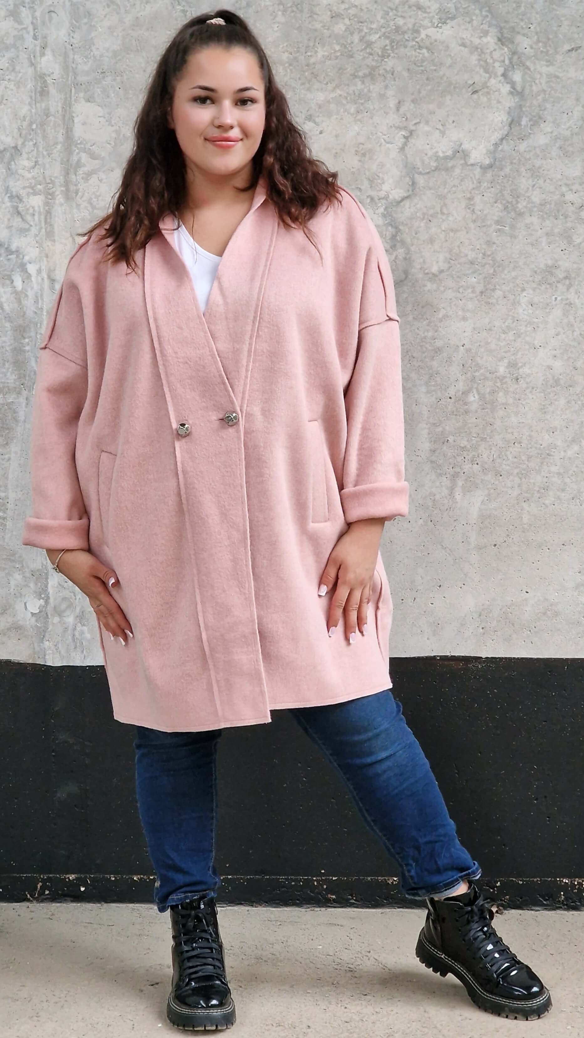 Płaszcz oversize z kieszeniami – klasyka w nowoczesnym wydaniu Stylowa XL