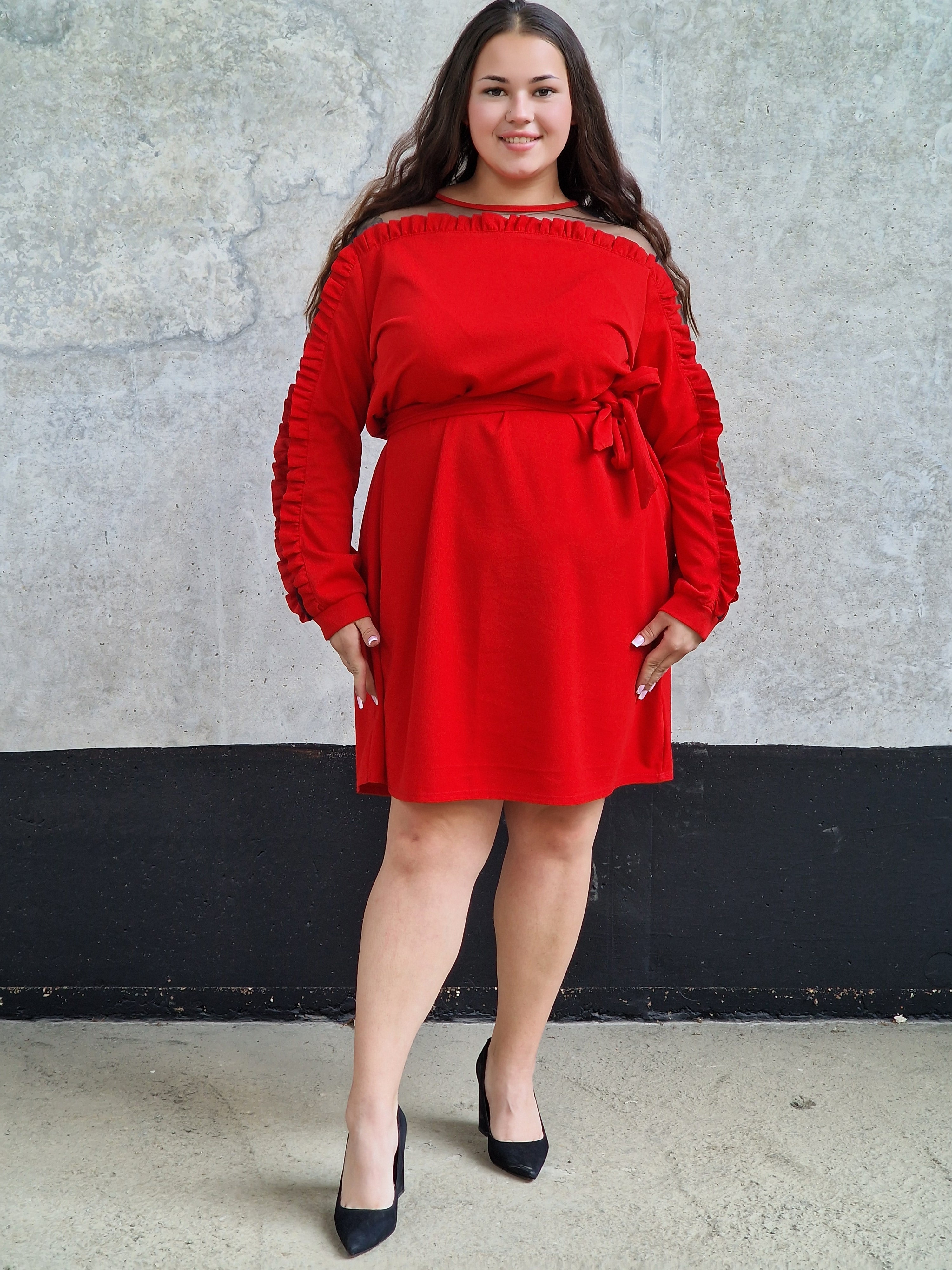 Czerwona sukienka z odkrytymi ramionami Stylowa XL