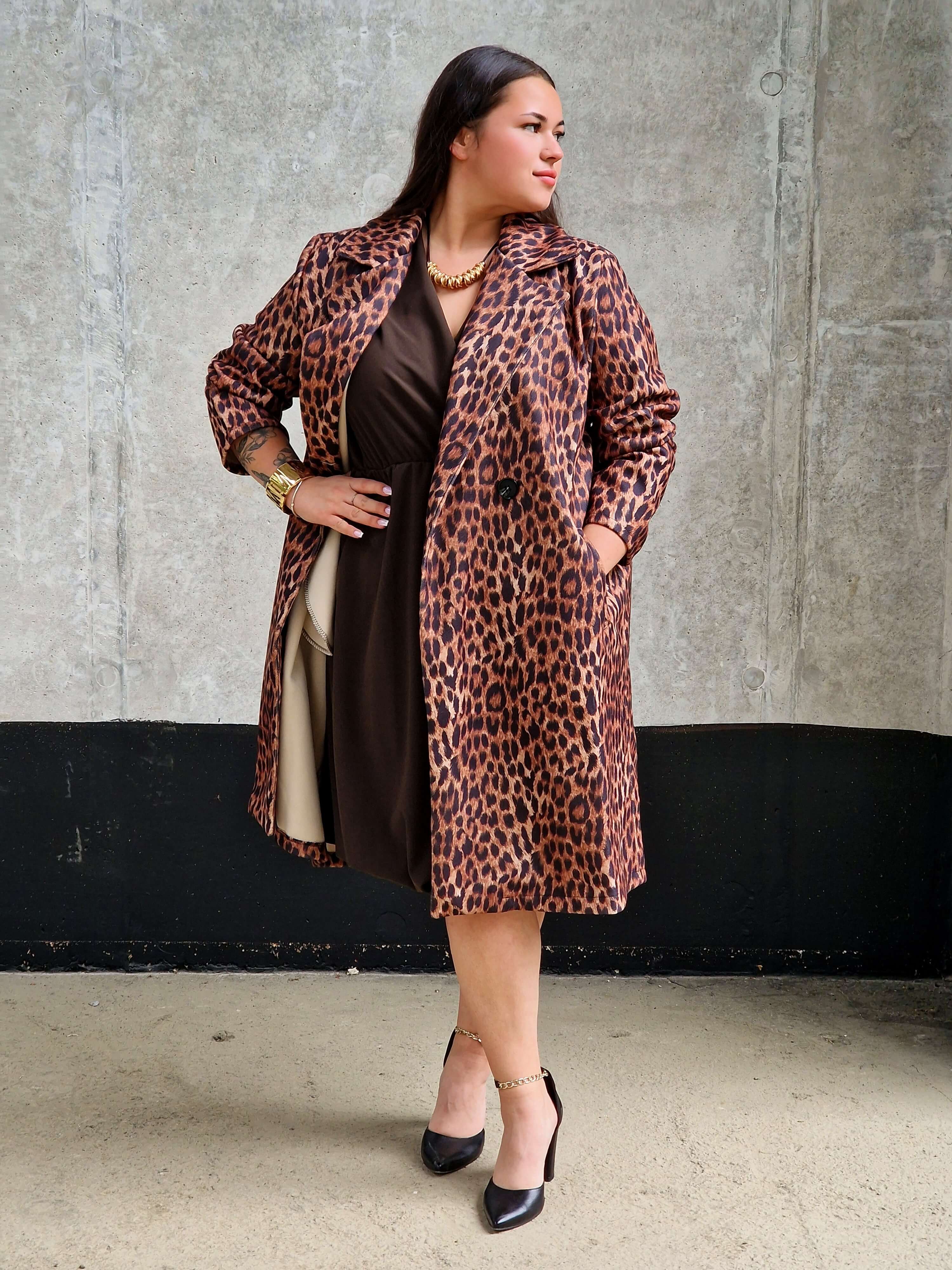 Płaszcz w panterkę plus size – elegancki płaszcz damski w zwierzęcy wzór Stylowa XL