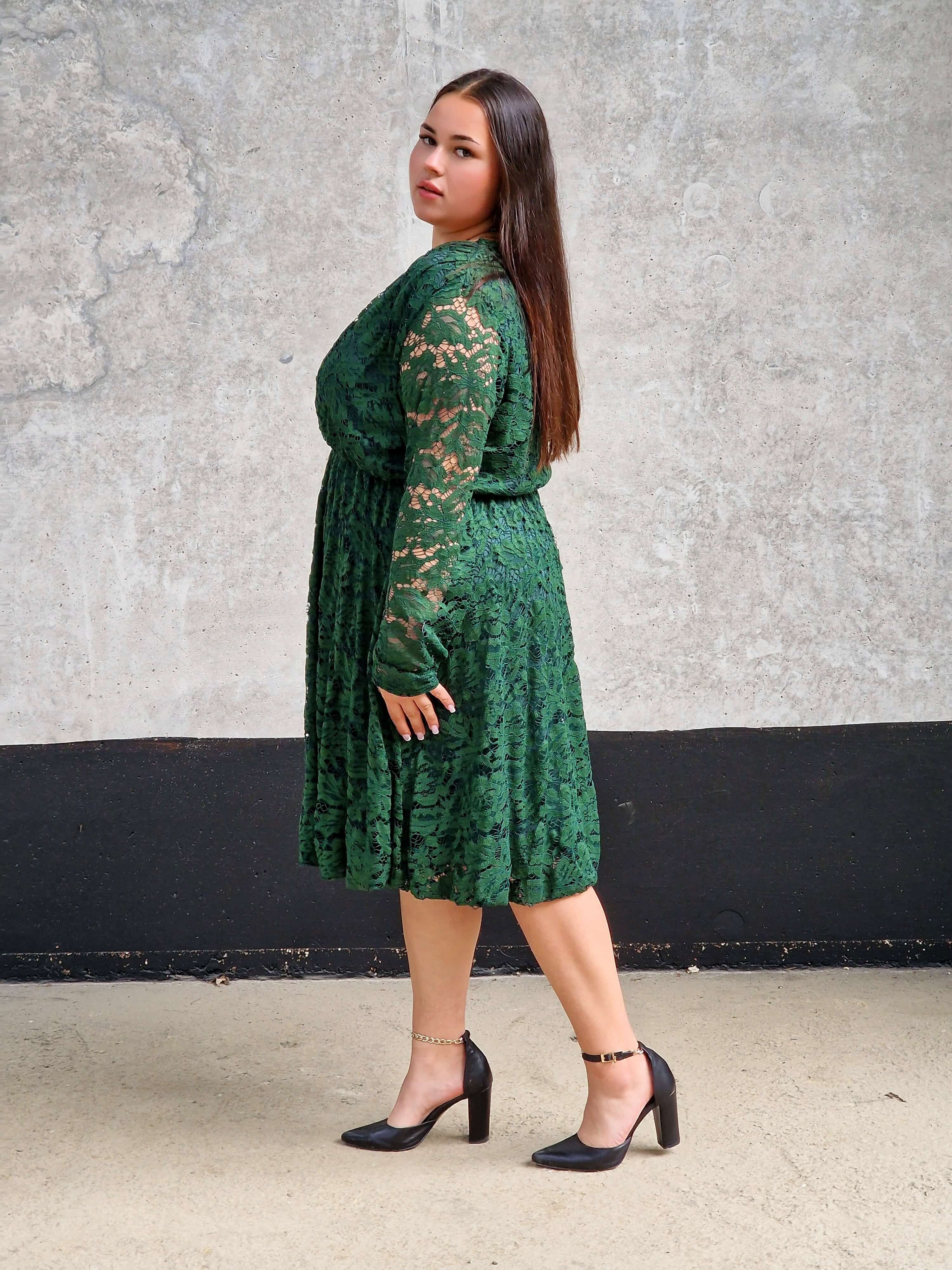 Sukienka plus size z koronki w dużym rozmiarze Stylowa XL