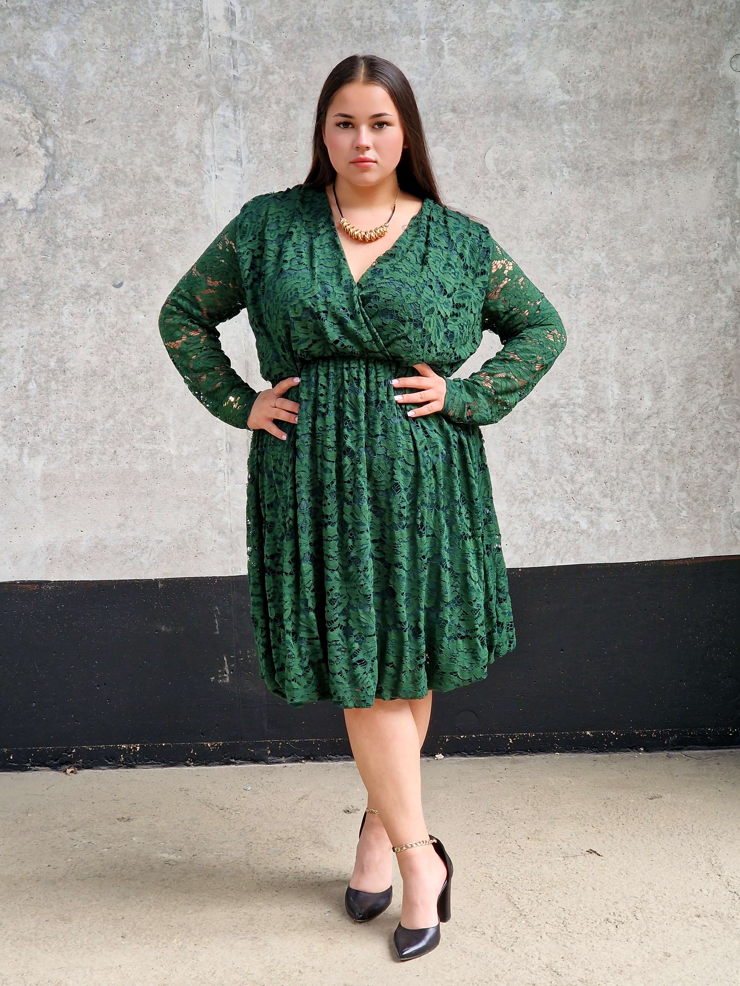 Sukienka plus size z koronki w dużym rozmiarze Stylowa XL