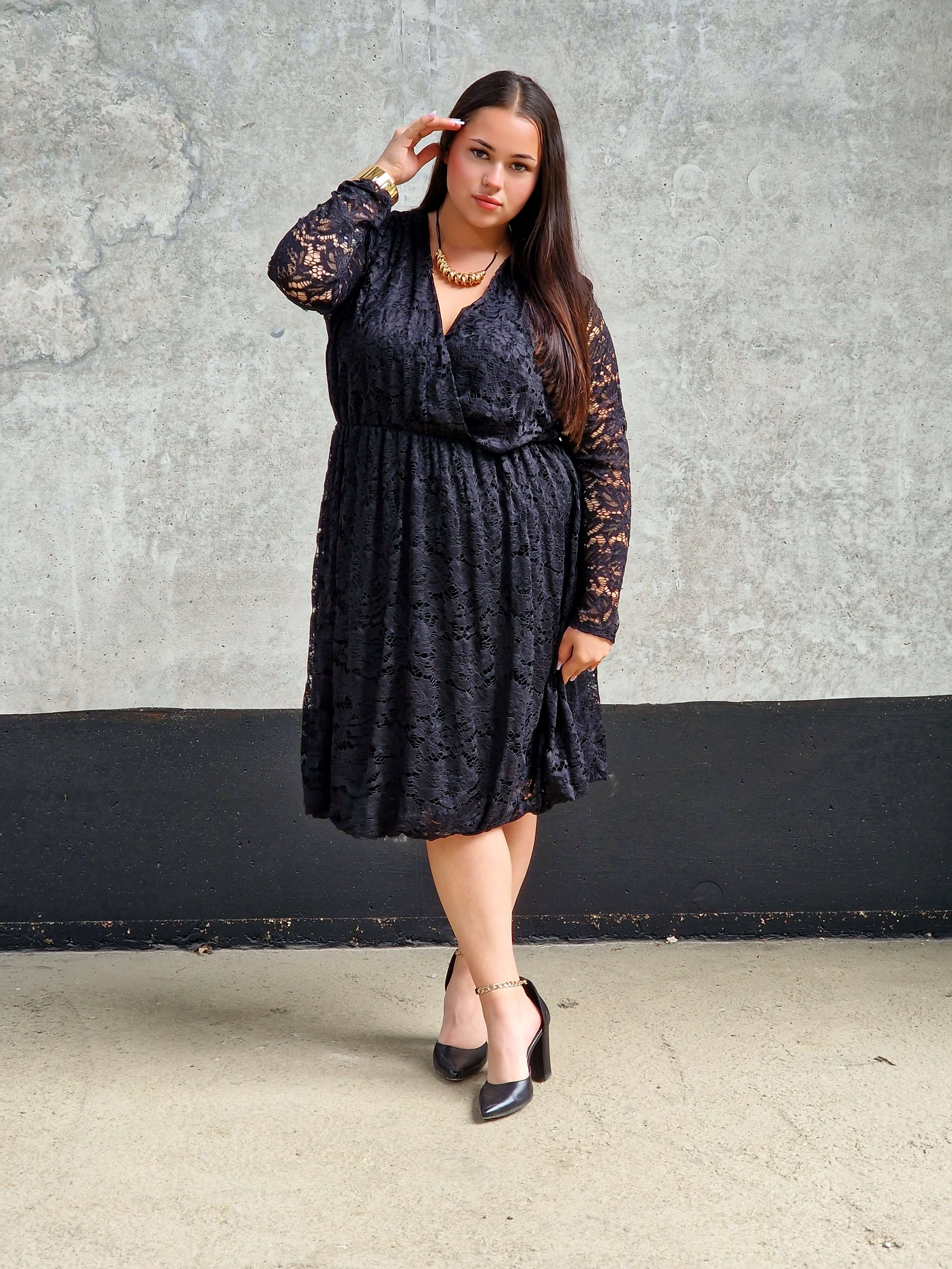 Sukienka plus size z koronki w dużym rozmiarze Stylowa XL