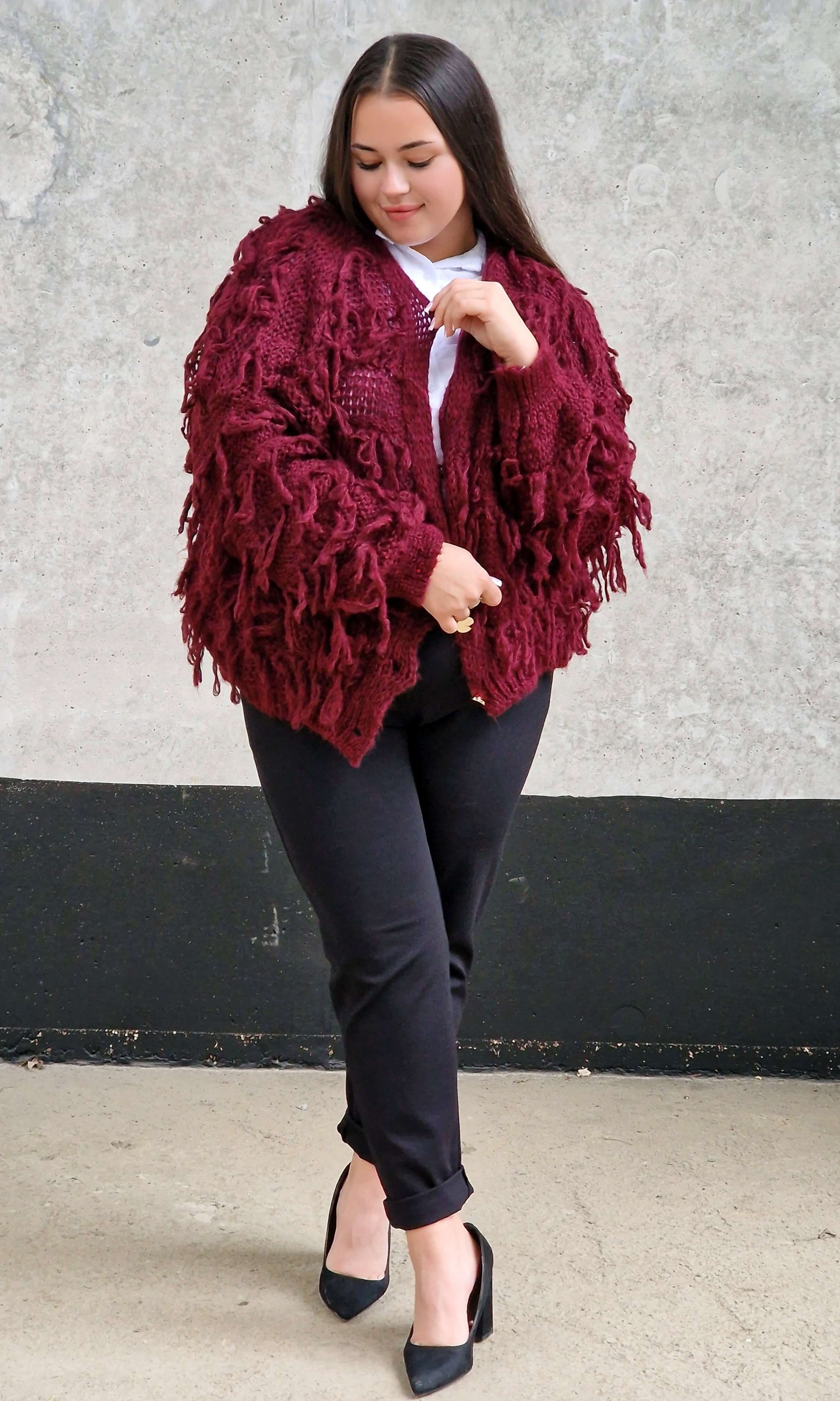 Kardigan z frędzlami – odważny akcent w Twojej garderobie Stylowa XL