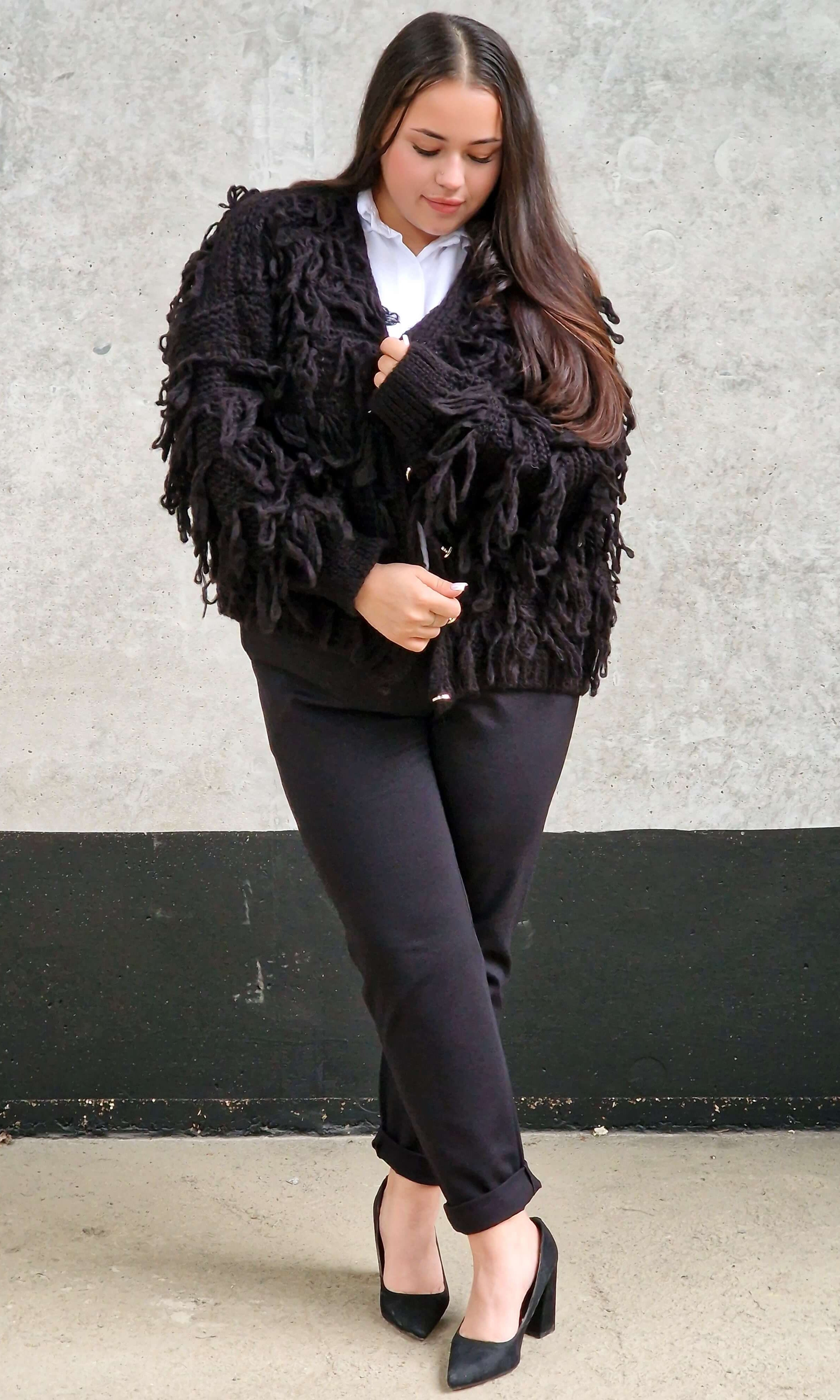 Kardigan z frędzlami – odważny akcent w Twojej garderobie Stylowa XL