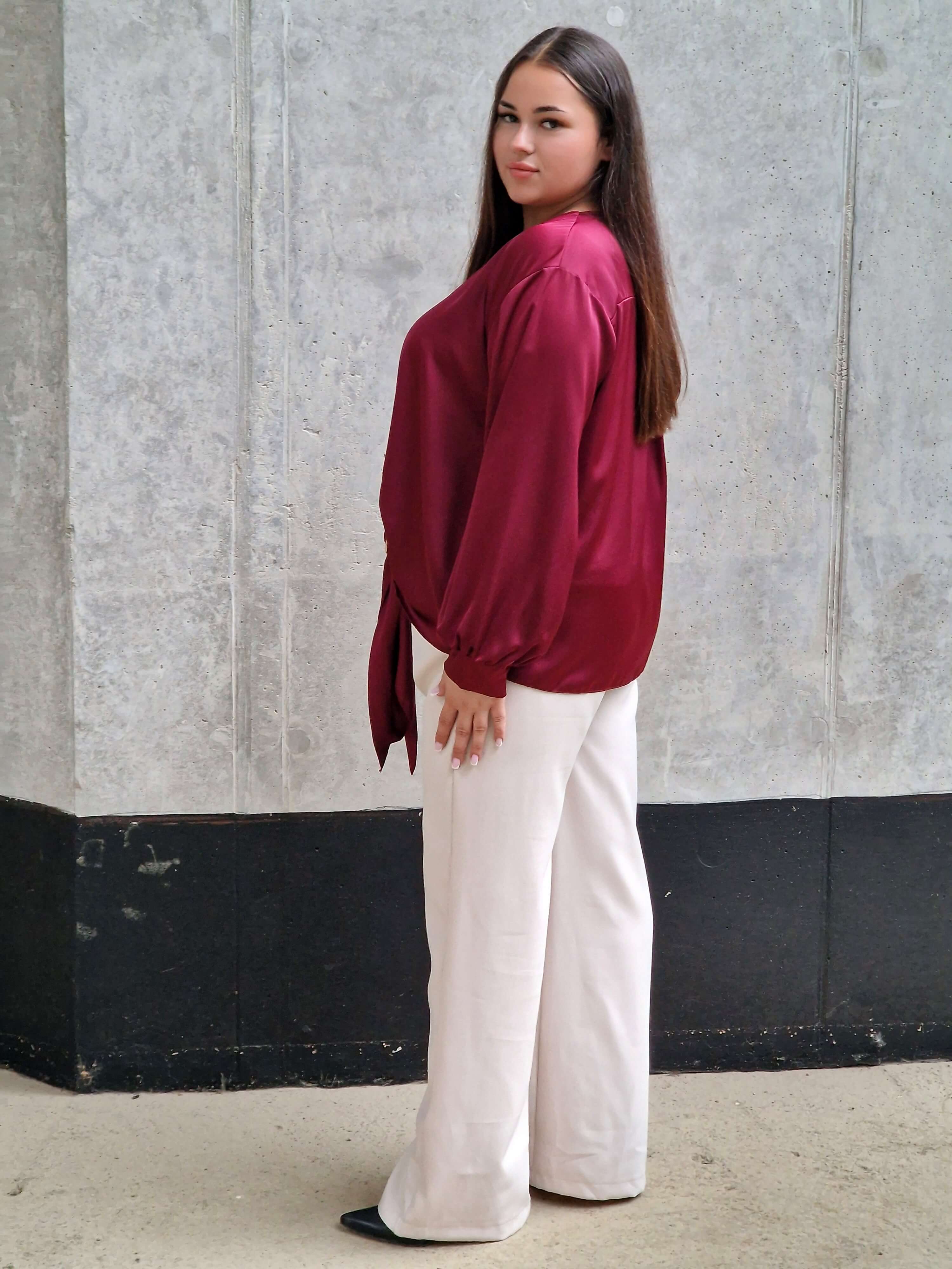 Czarna bluzka satynowa plus size – elegancka bluzka damska z wiązaniem Stylowa XL