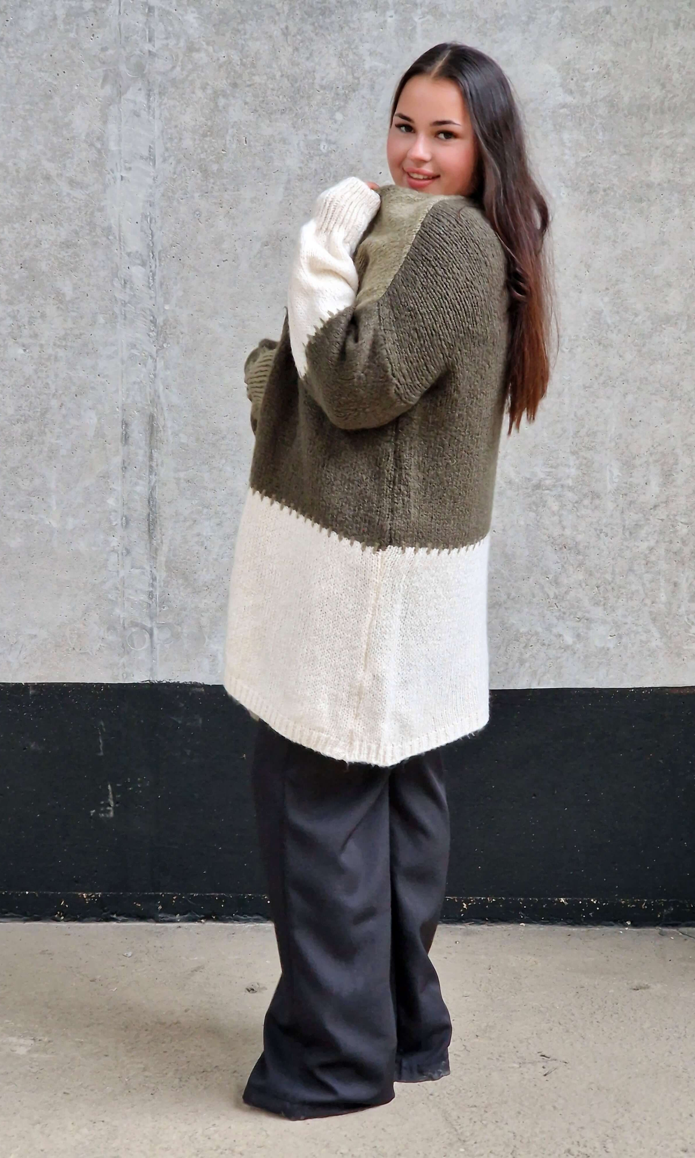 Kardigan oversize w blokowych kolorach Stylowa XL