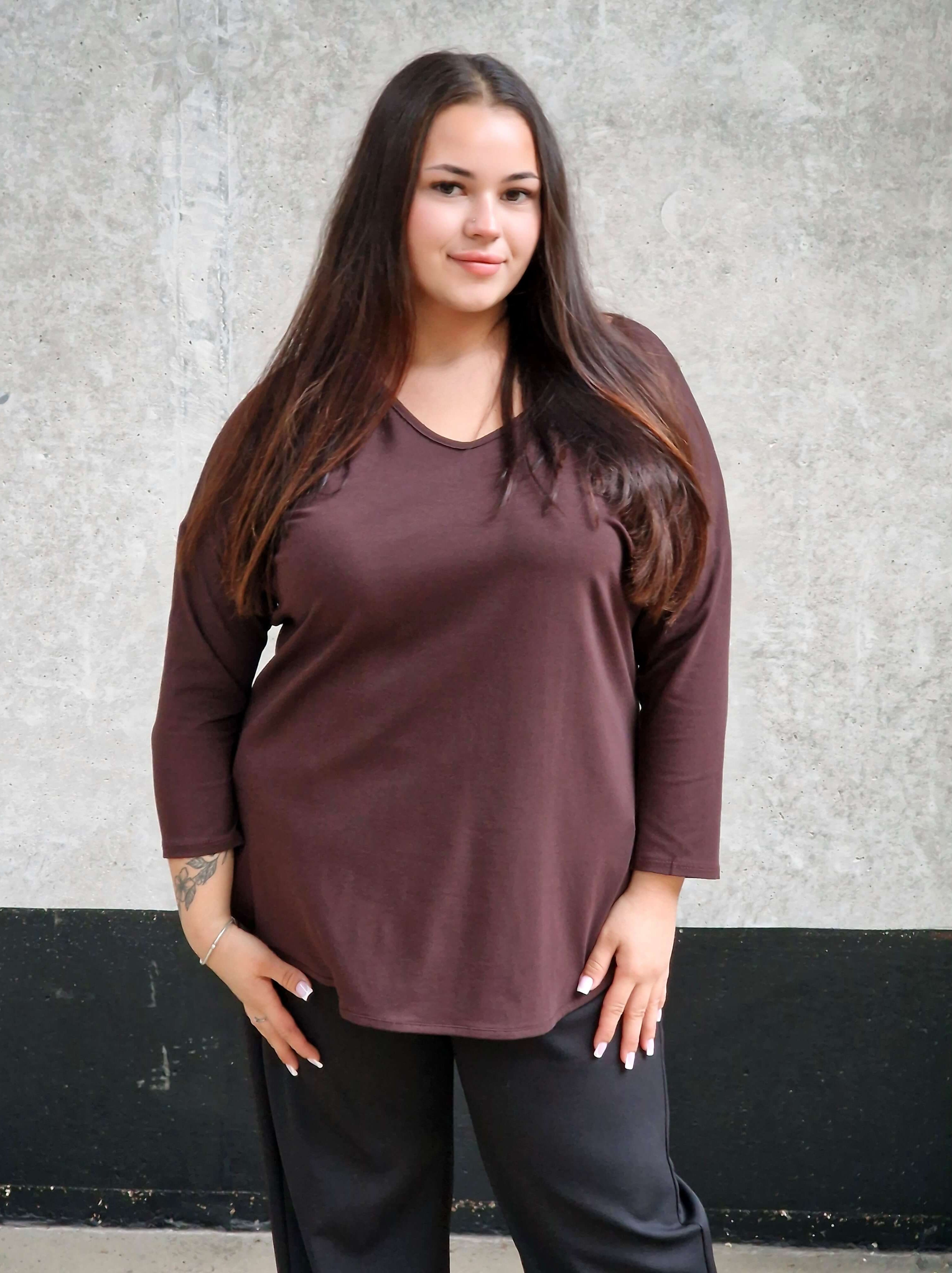 Bluzka basic plus size z dekoltem V – klasyczna bluzka damska Stylowa XL