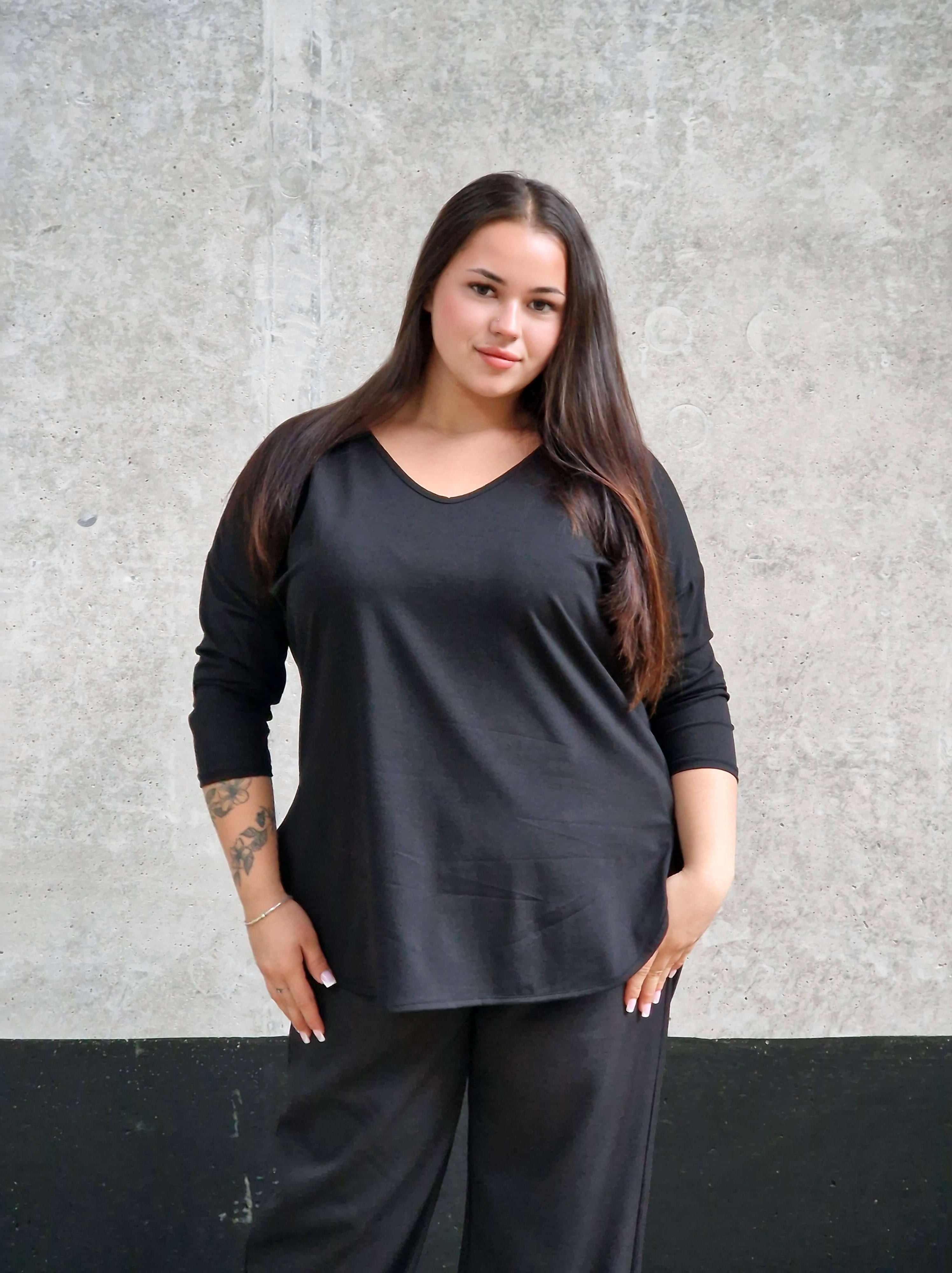 Bluzka basic plus size z dekoltem V – klasyczna bluzka damska Stylowa XL