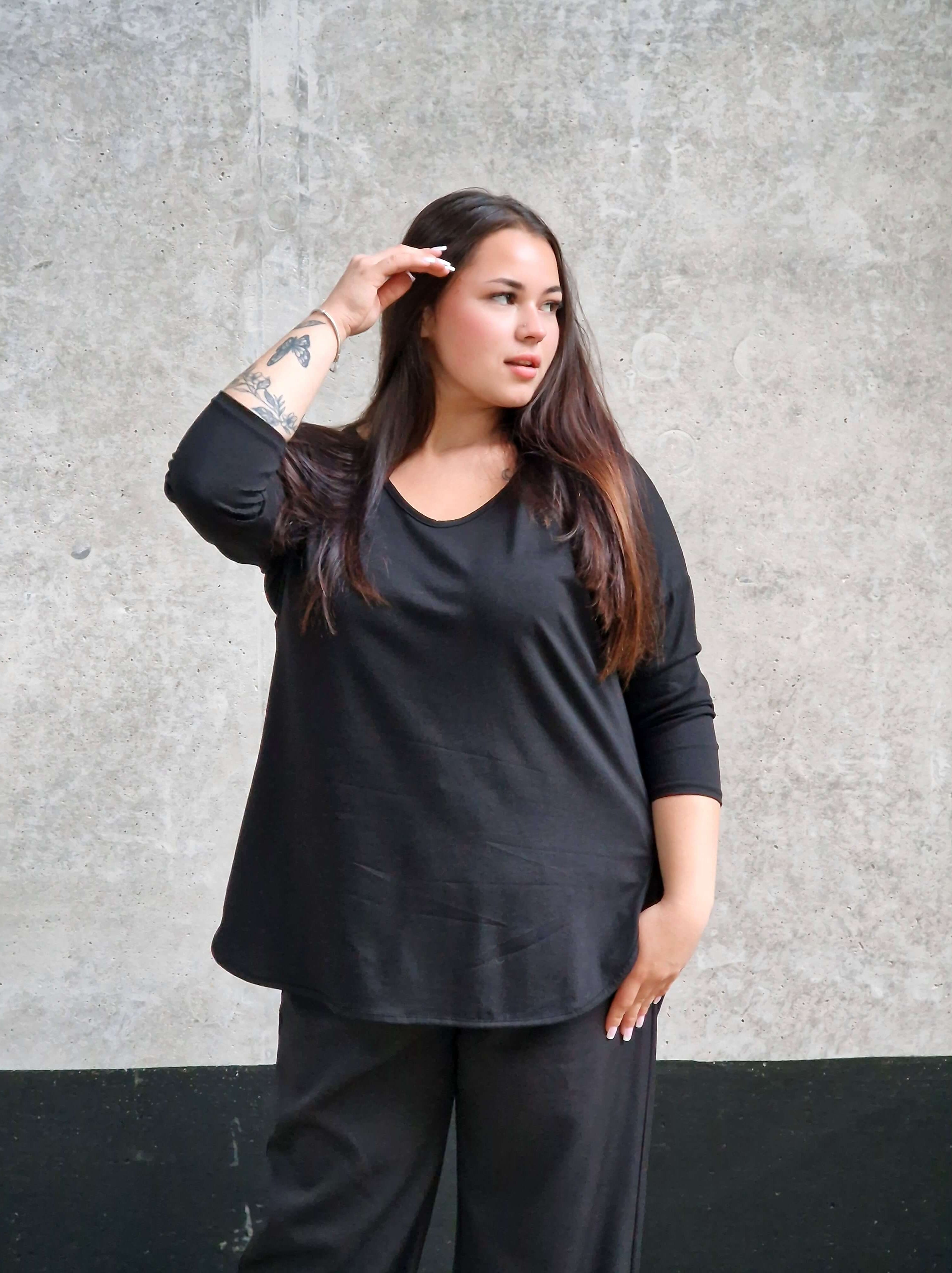 Bluzka basic plus size z dekoltem V – klasyczna bluzka damska Stylowa XL