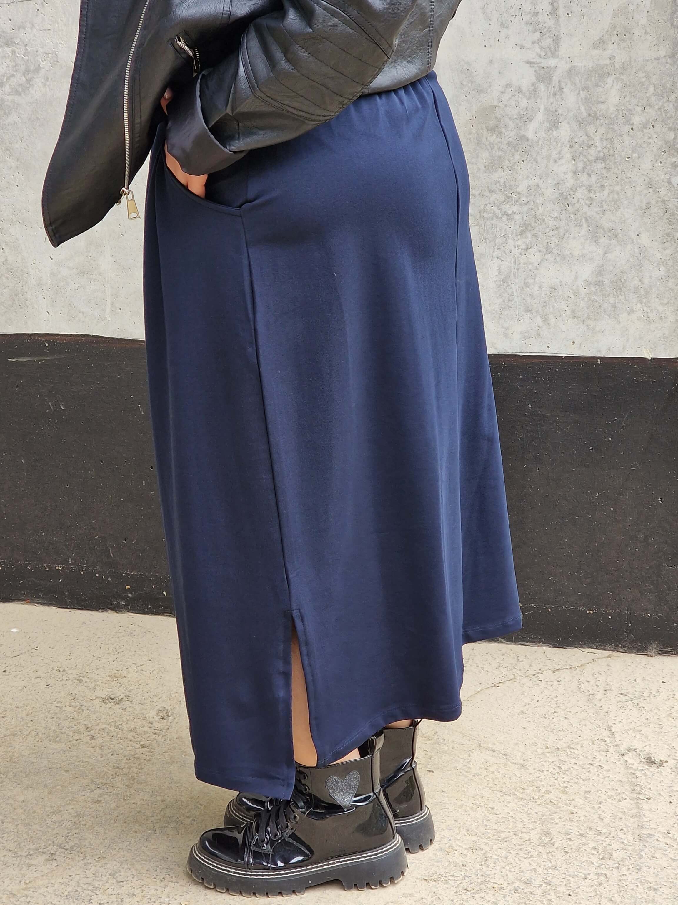 Spódnica midi plus size z kieszeniami – stylowa, wygodna i kobieca Stylowa XL