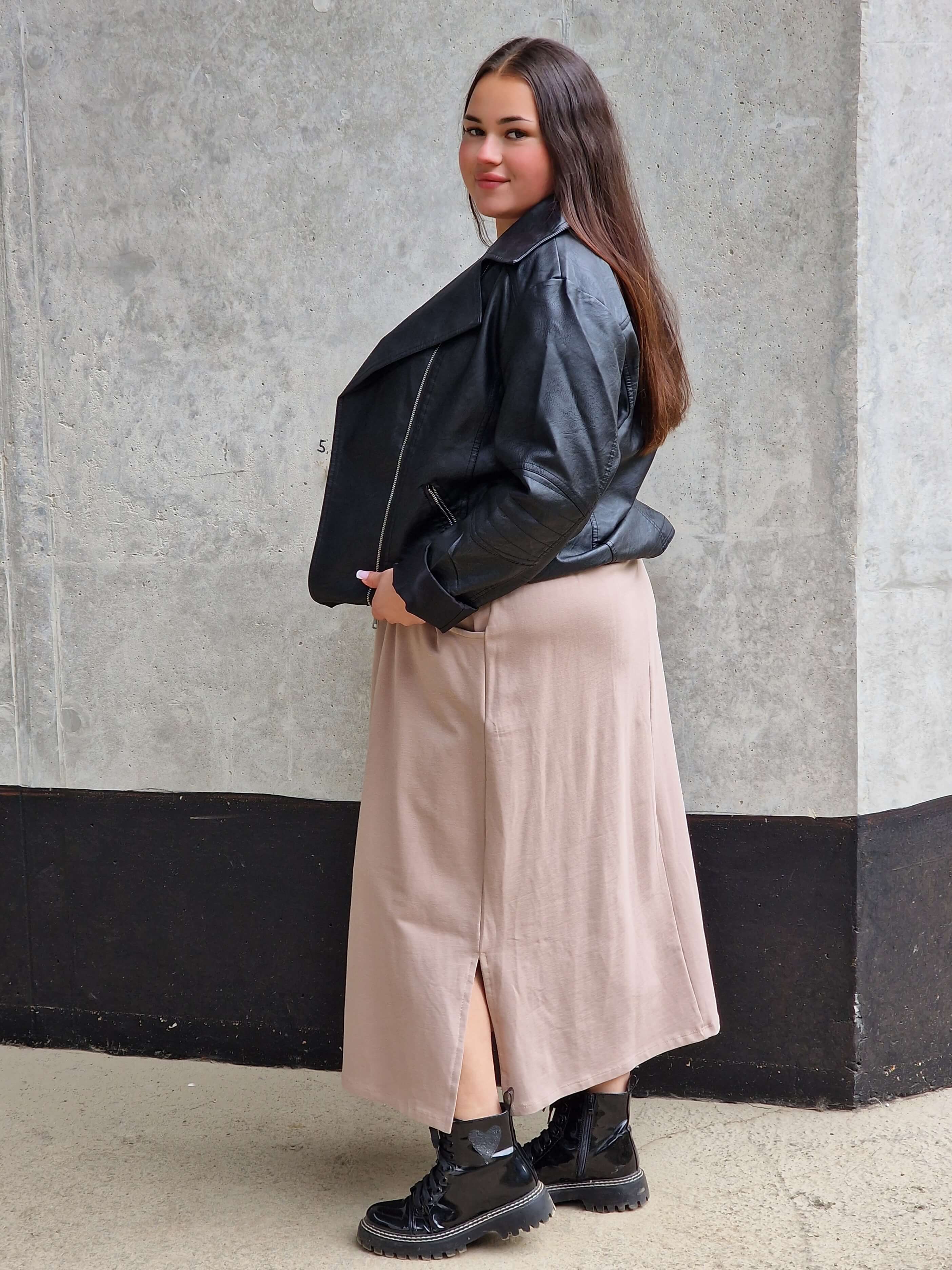 Spódnica midi plus size z kieszeniami – stylowa, wygodna i kobieca Stylowa XL