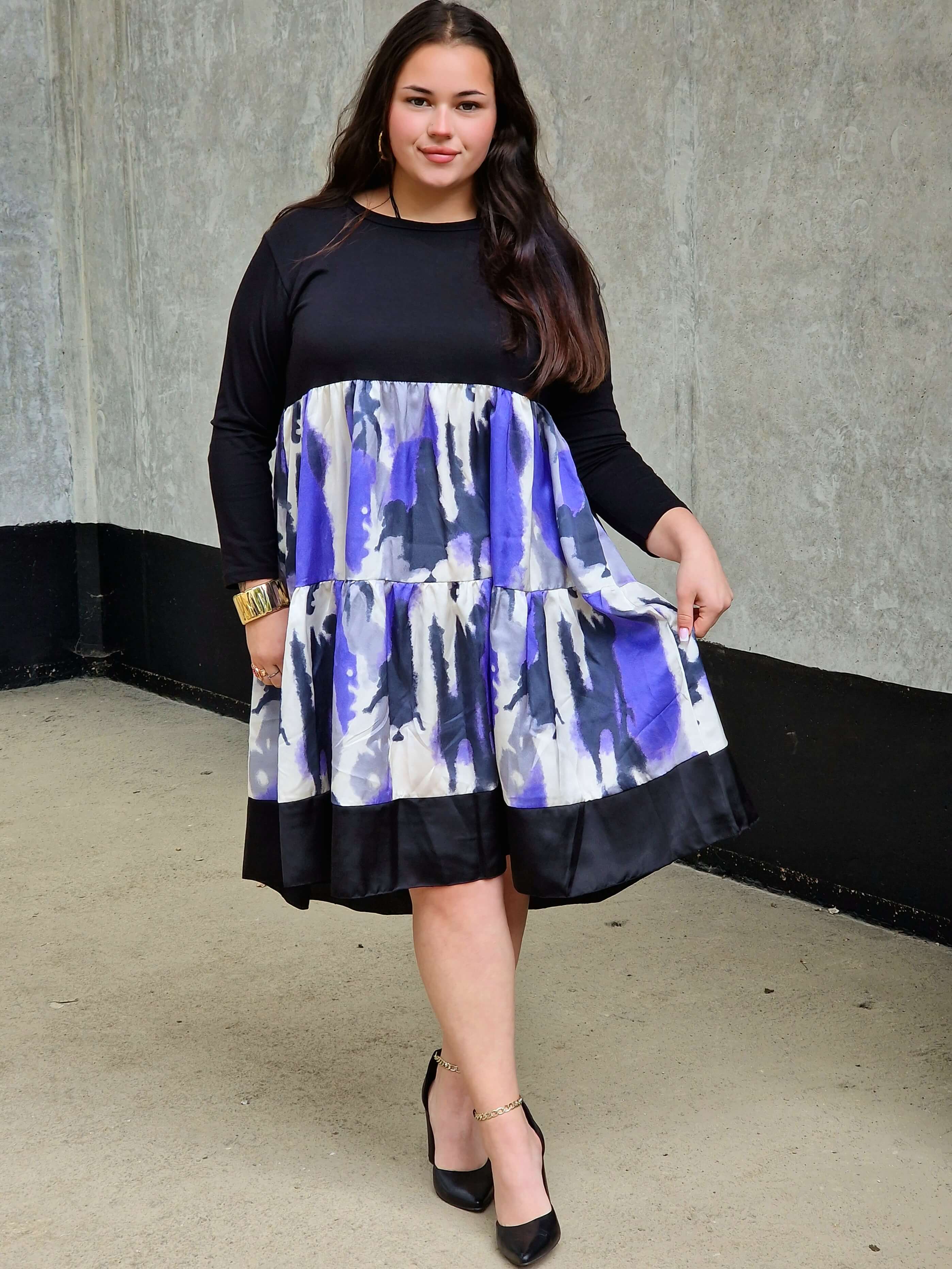 Sukienka midi z kontrastowym printem Stylowa XL