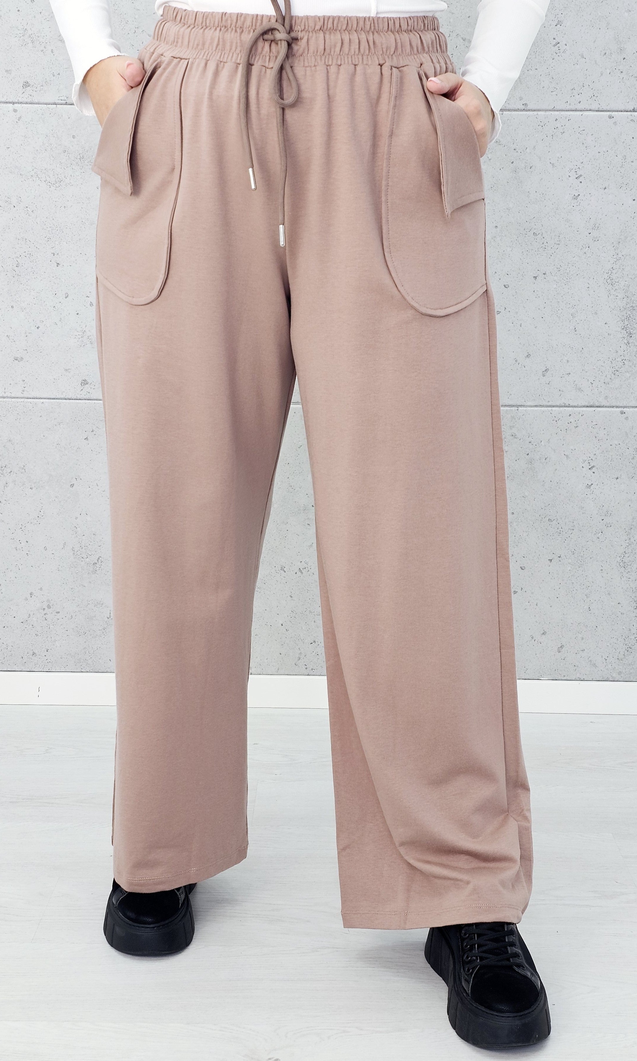 Bawełniane spodnie z efektownymi kieszeniami Stylowa XL