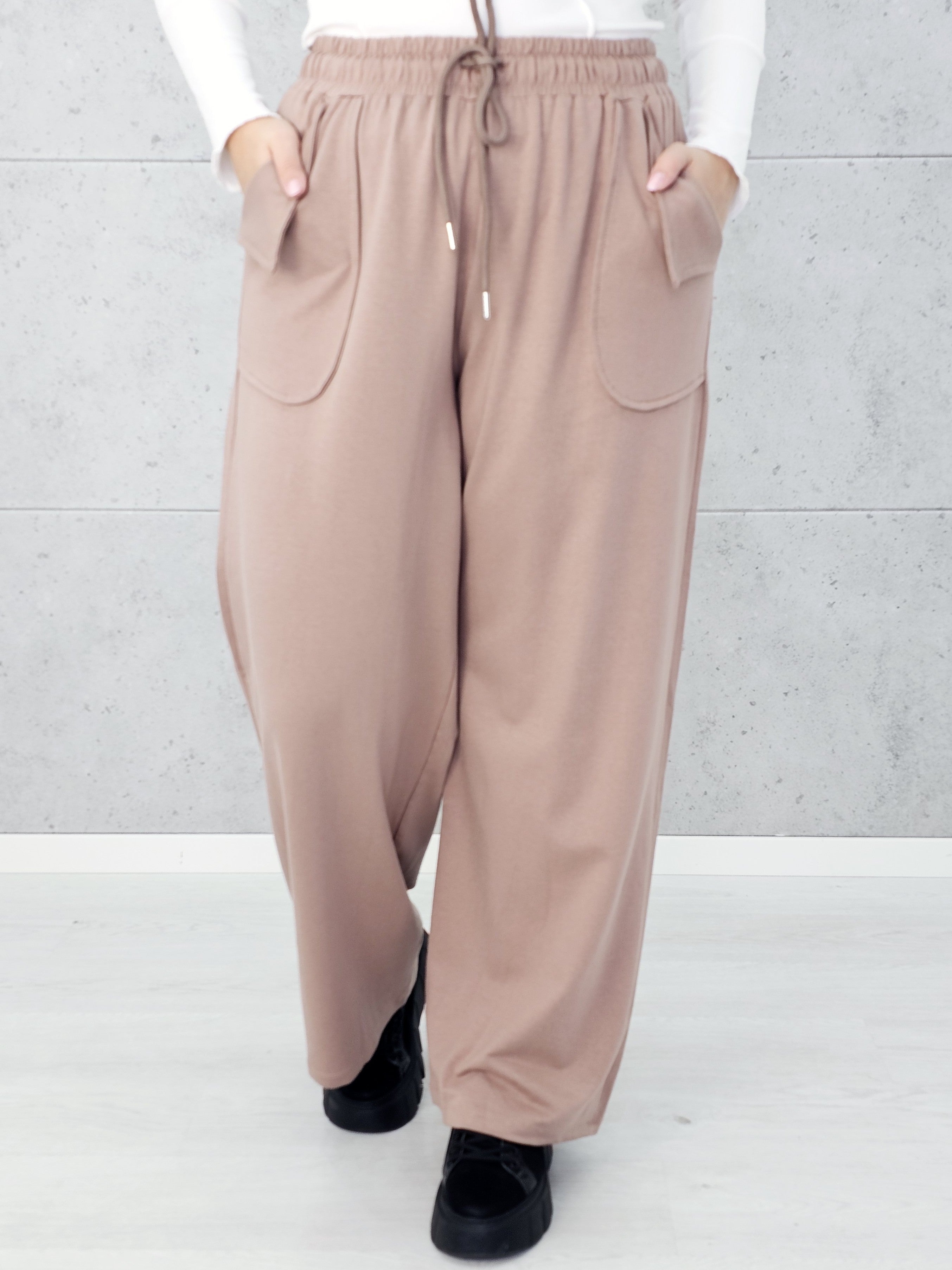 Bawełniane spodnie z efektownymi kieszeniami Stylowa XL