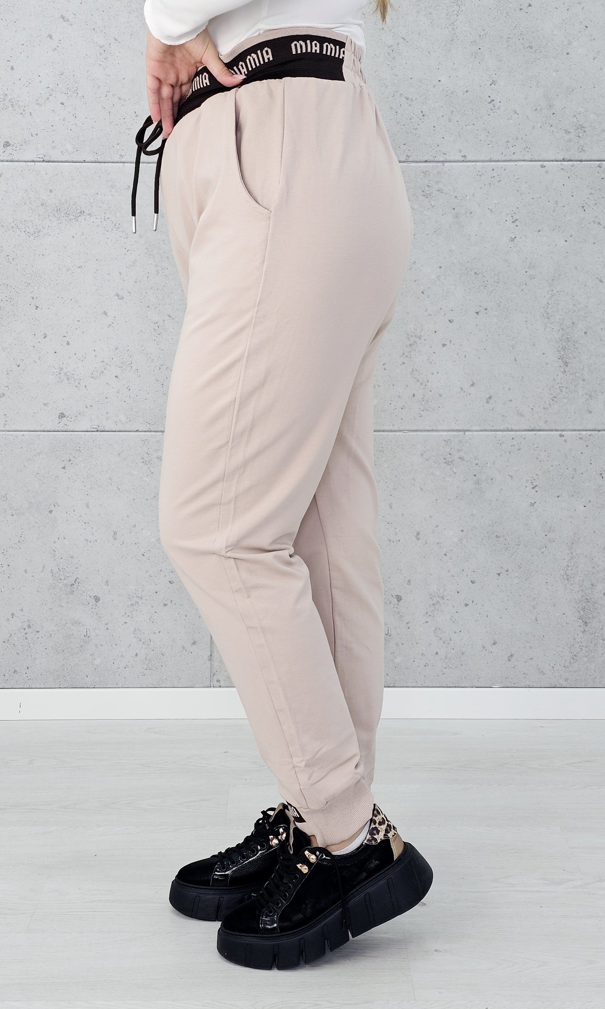 Sportowe spodnie z logowaną gumką Stylowa XL