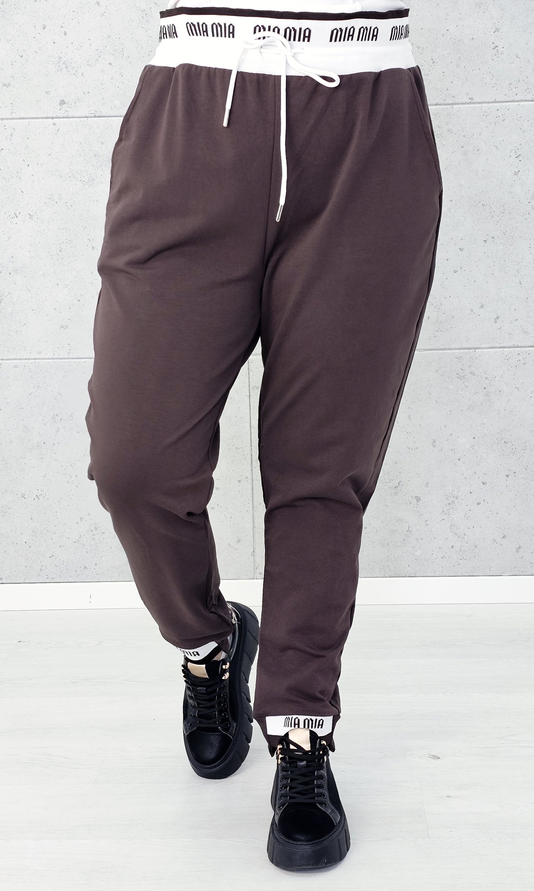 Sportowe spodnie z logowaną gumką Stylowa XL