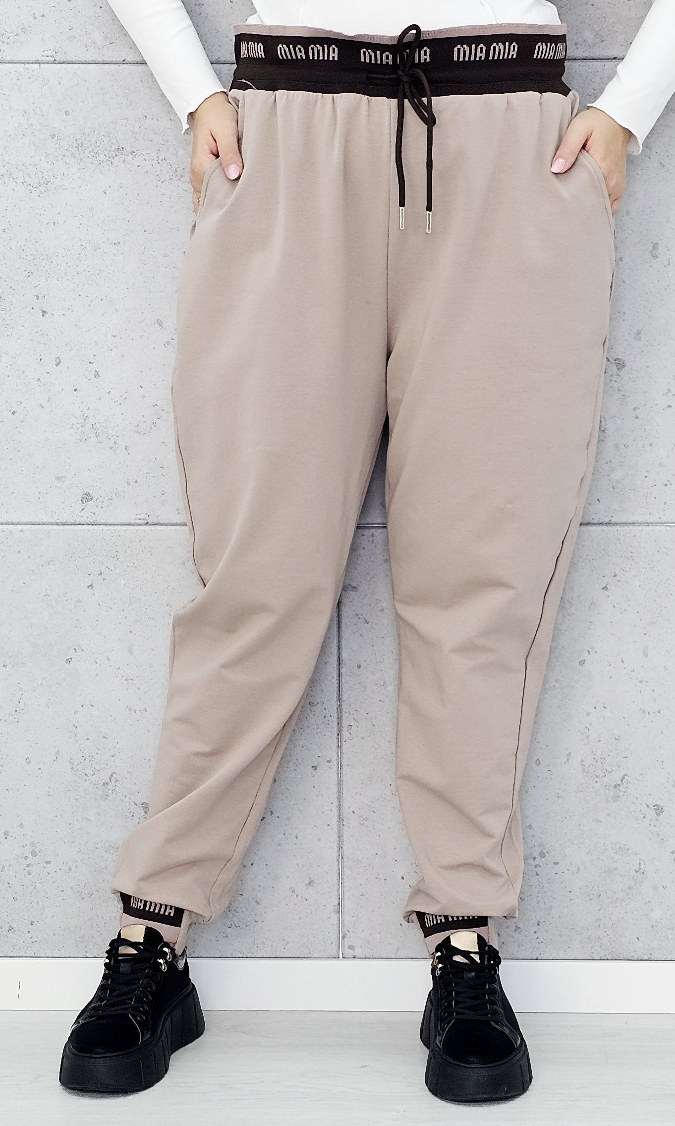 Sportowe spodnie z logowaną gumką Stylowa XL