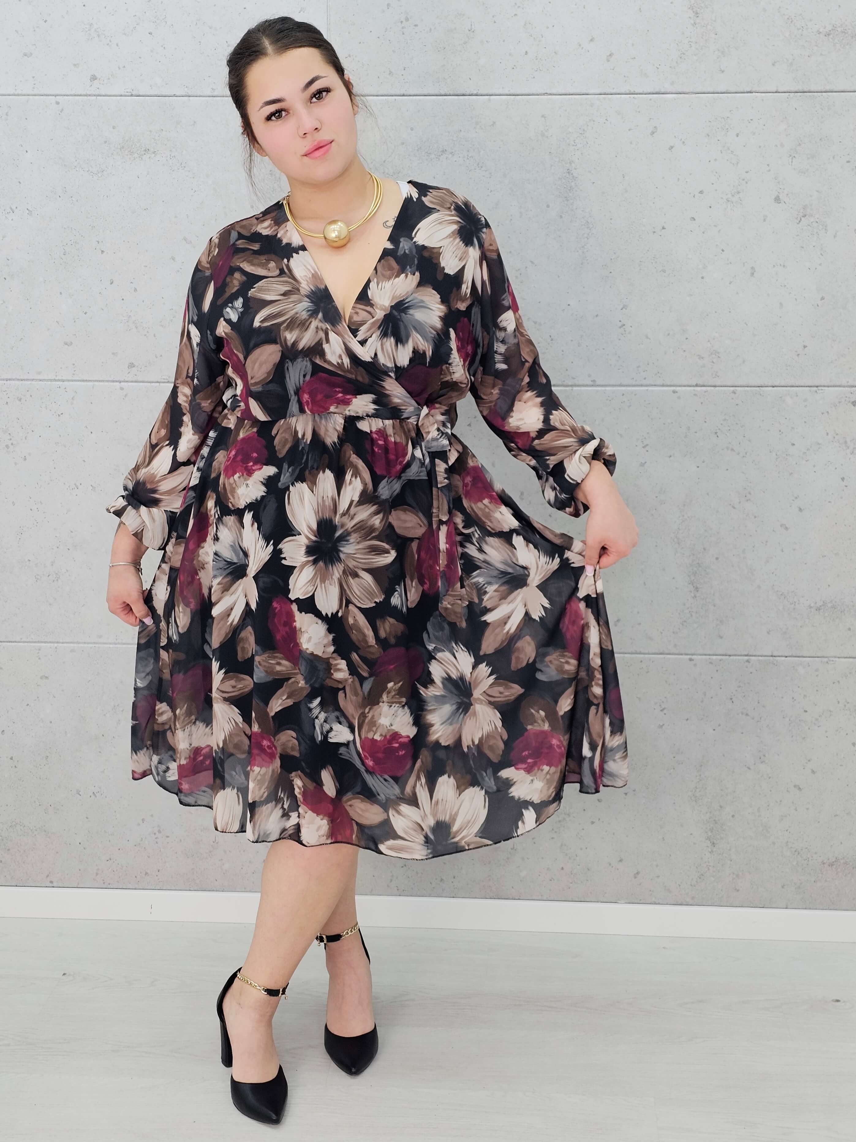 Sukienka kopertowa w kwiaty plus size – kobiecość i styl w każdym rozmiarze Stylowa XL