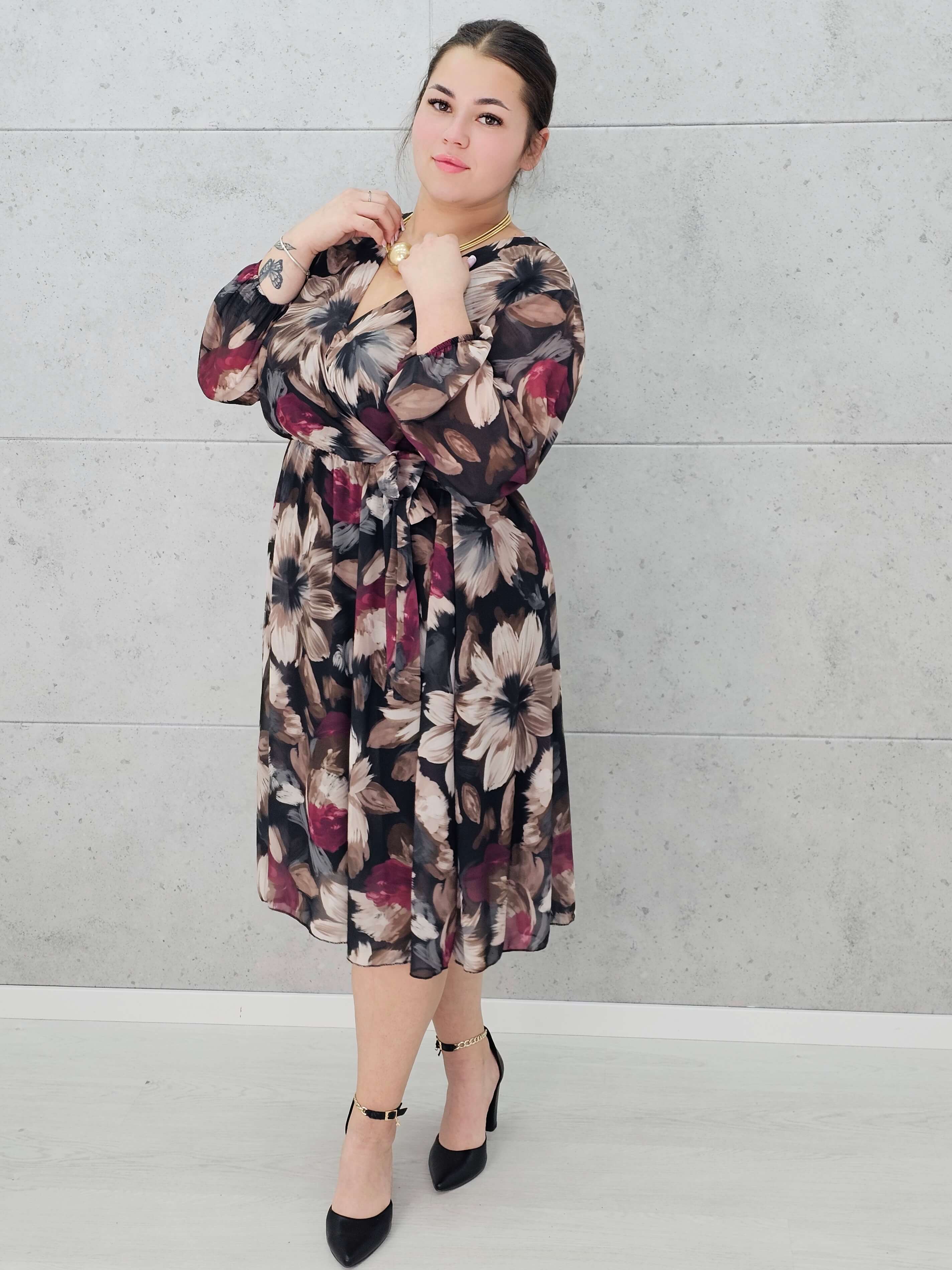 Sukienka kopertowa w kwiaty plus size – kobiecość i styl w każdym rozmiarze Stylowa XL