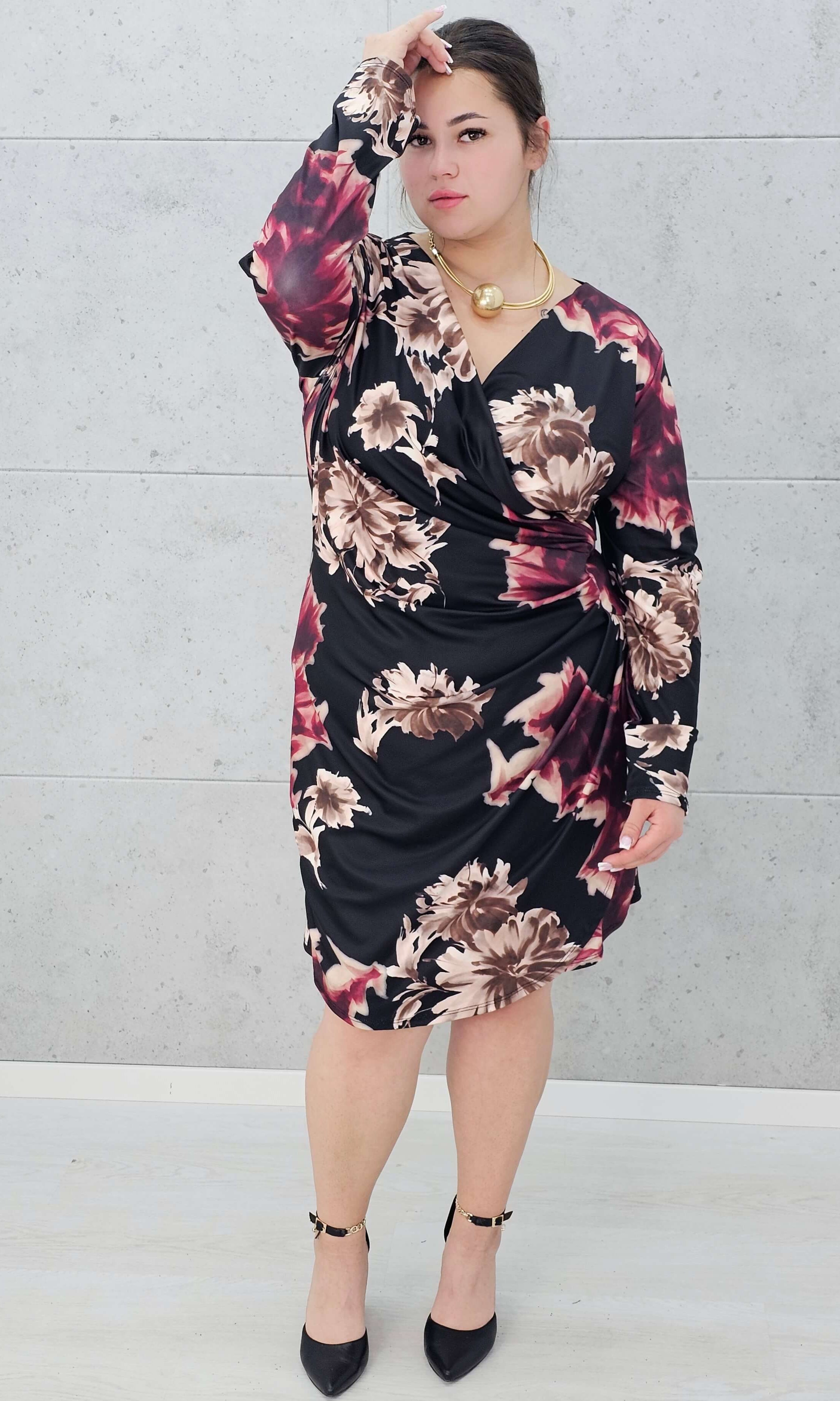 Sukienka kopertowa plus size w kwiaty – elegancja i kobiecy szyk Stylowa XL
