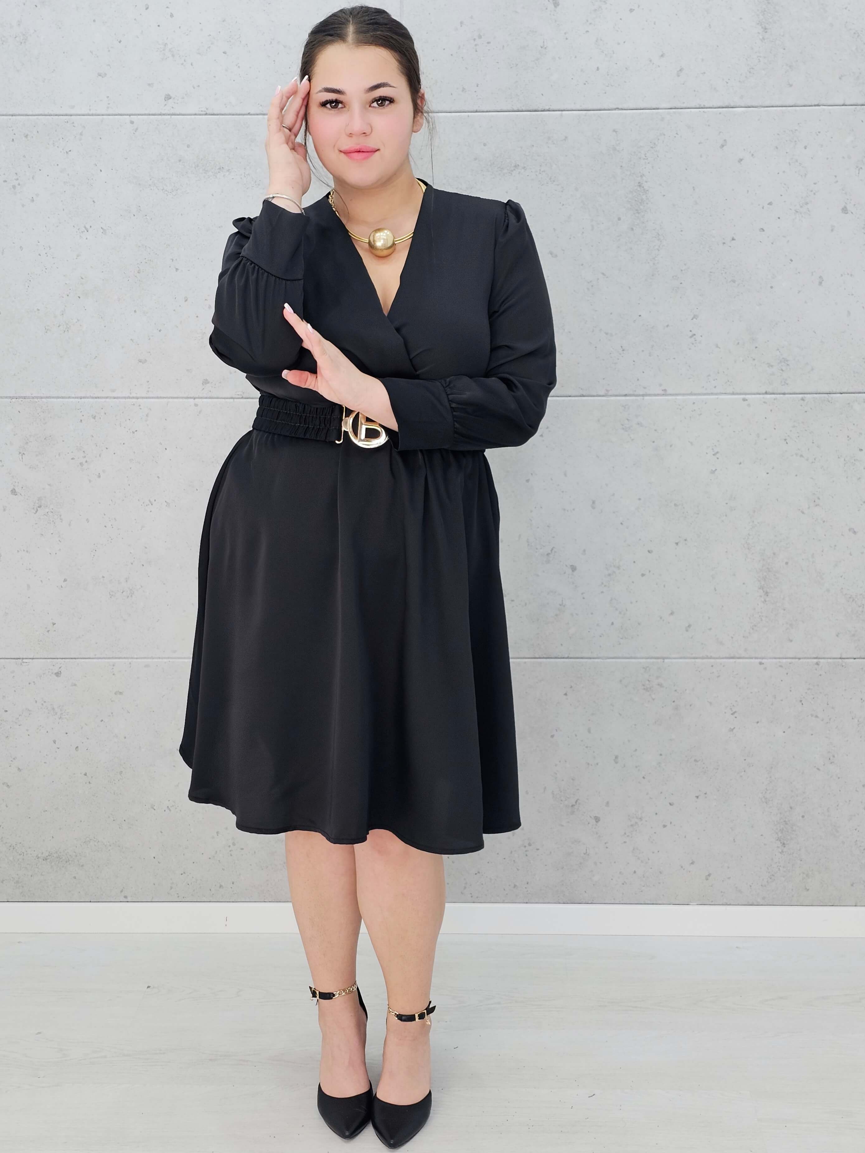 Sukienka plus size satynowa z paskiem – elegancja i pewność siebie na każdą okazję Stylowa XL