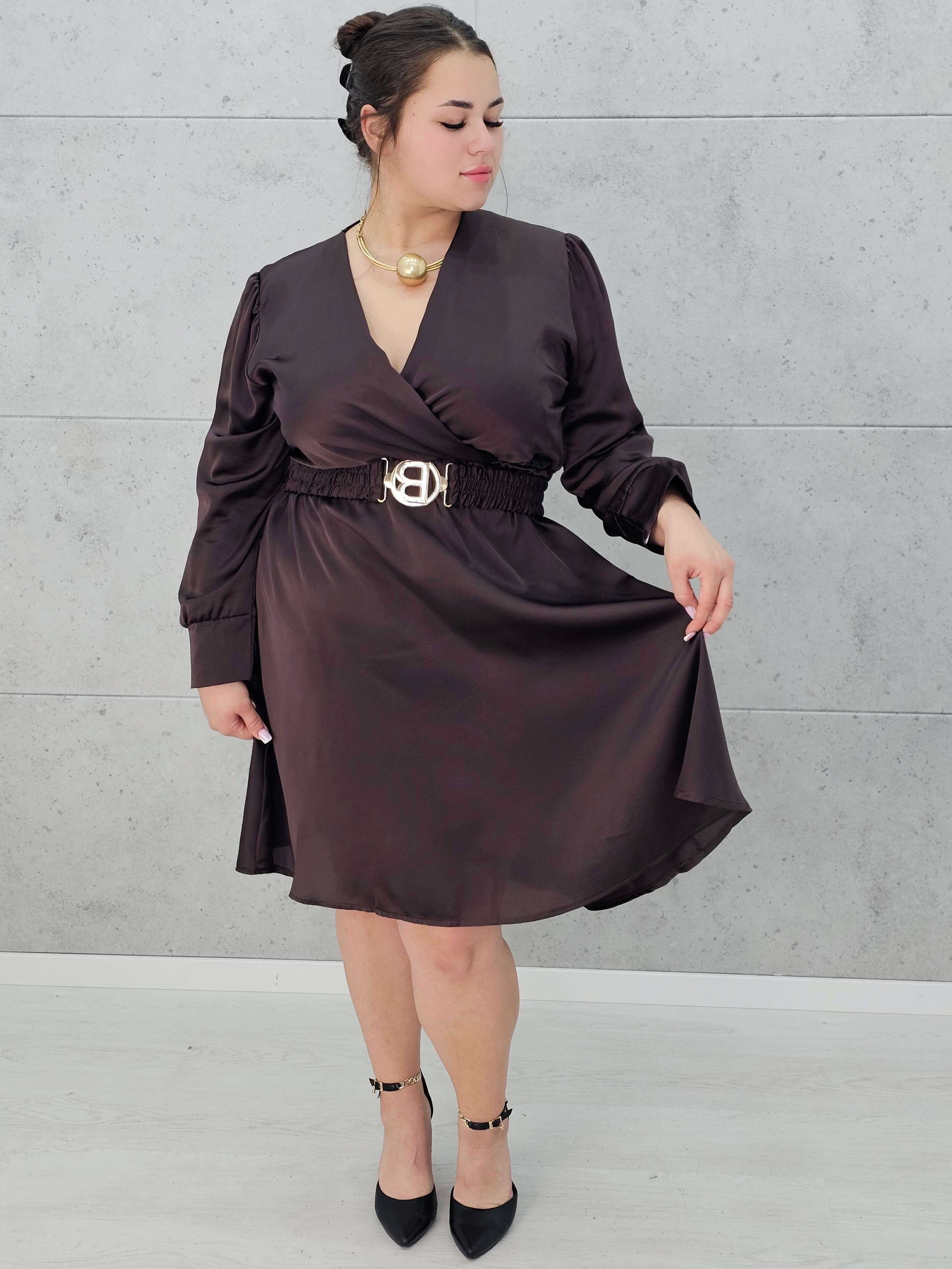 Sukienka plus size satynowa z paskiem – elegancja i pewność siebie na każdą okazję Stylowa XL