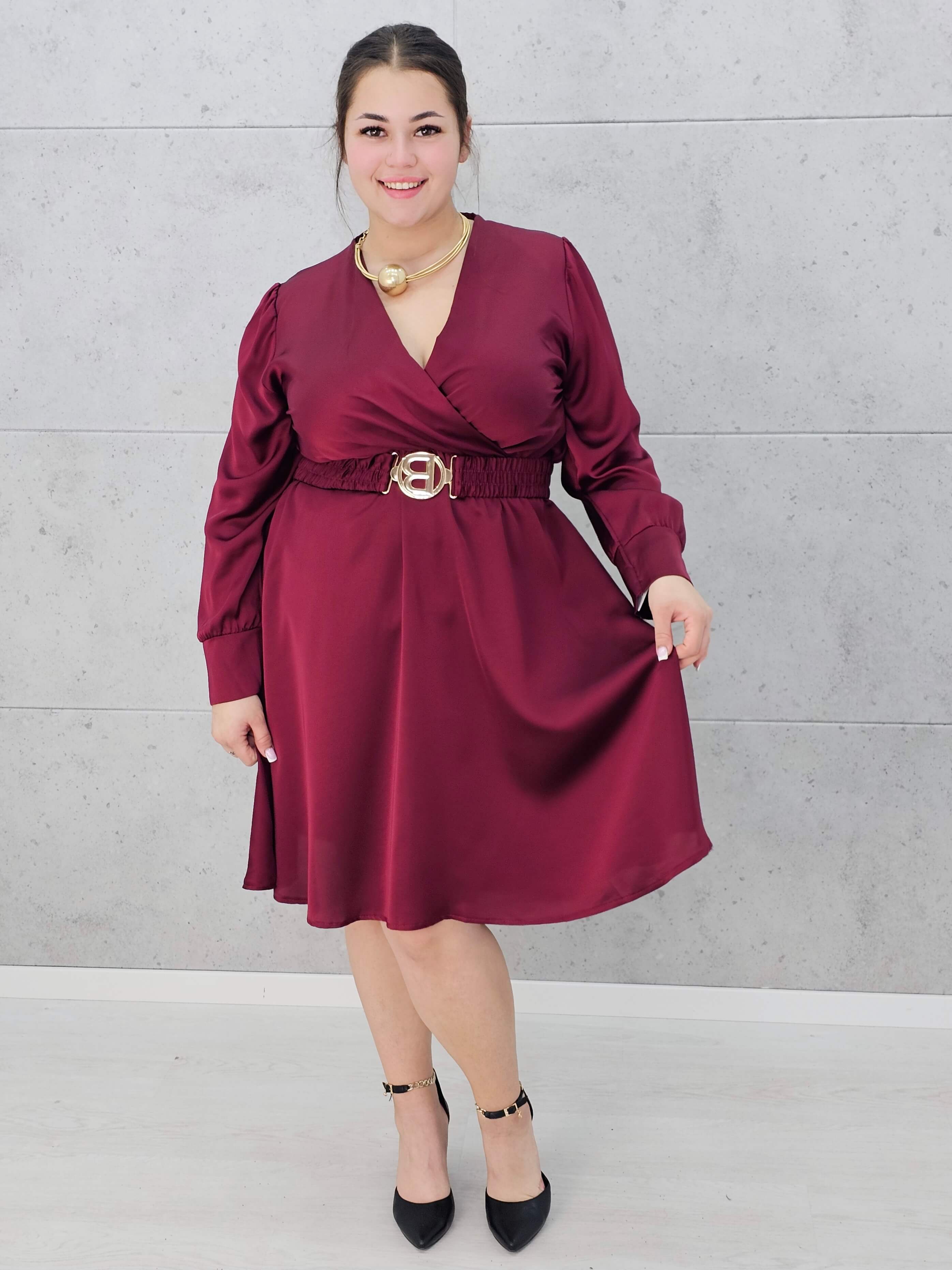 Sukienka plus size satynowa z paskiem – elegancja i pewność siebie na każdą okazję Stylowa XL