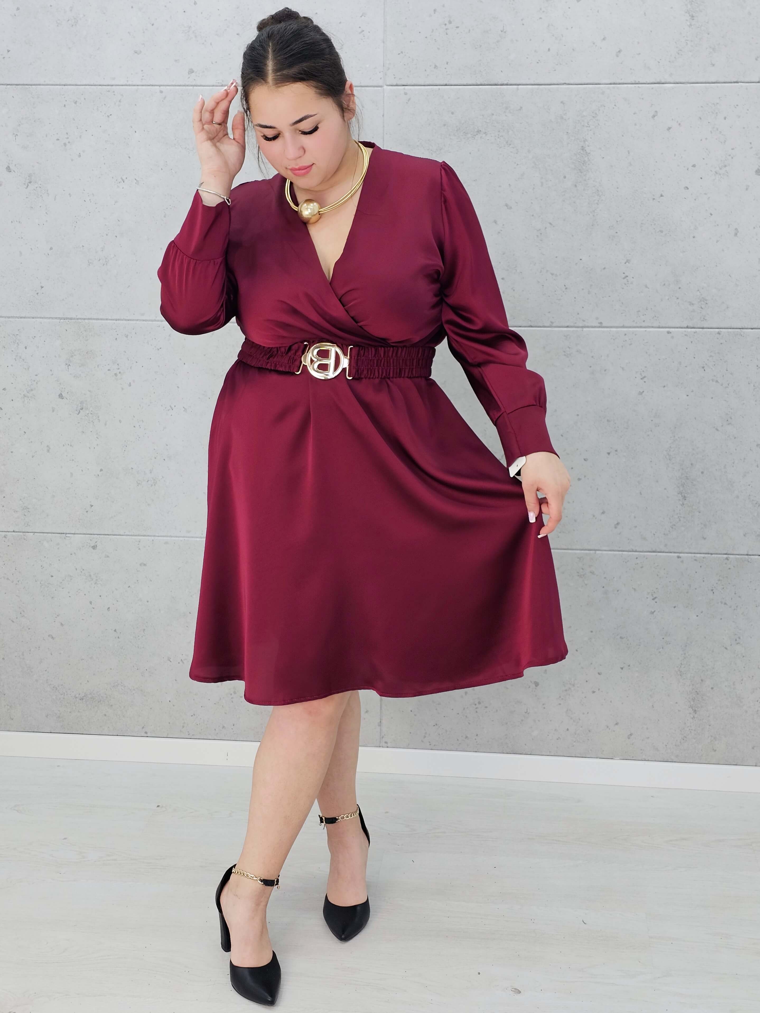 Sukienka plus size satynowa z paskiem – elegancja i pewność siebie na każdą okazję Stylowa XL