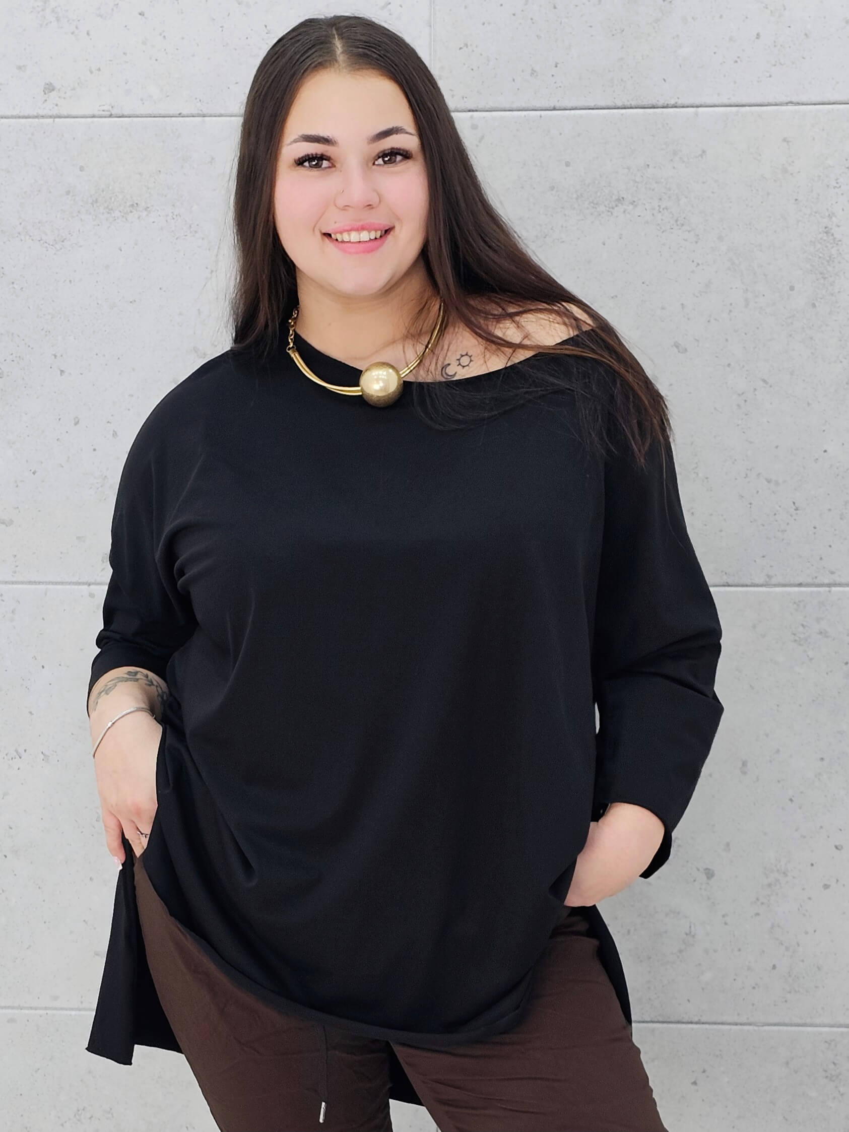 Bluzka oversize plus size – klasyka, wygoda i styl dla każdej kobiety Stylowa XL