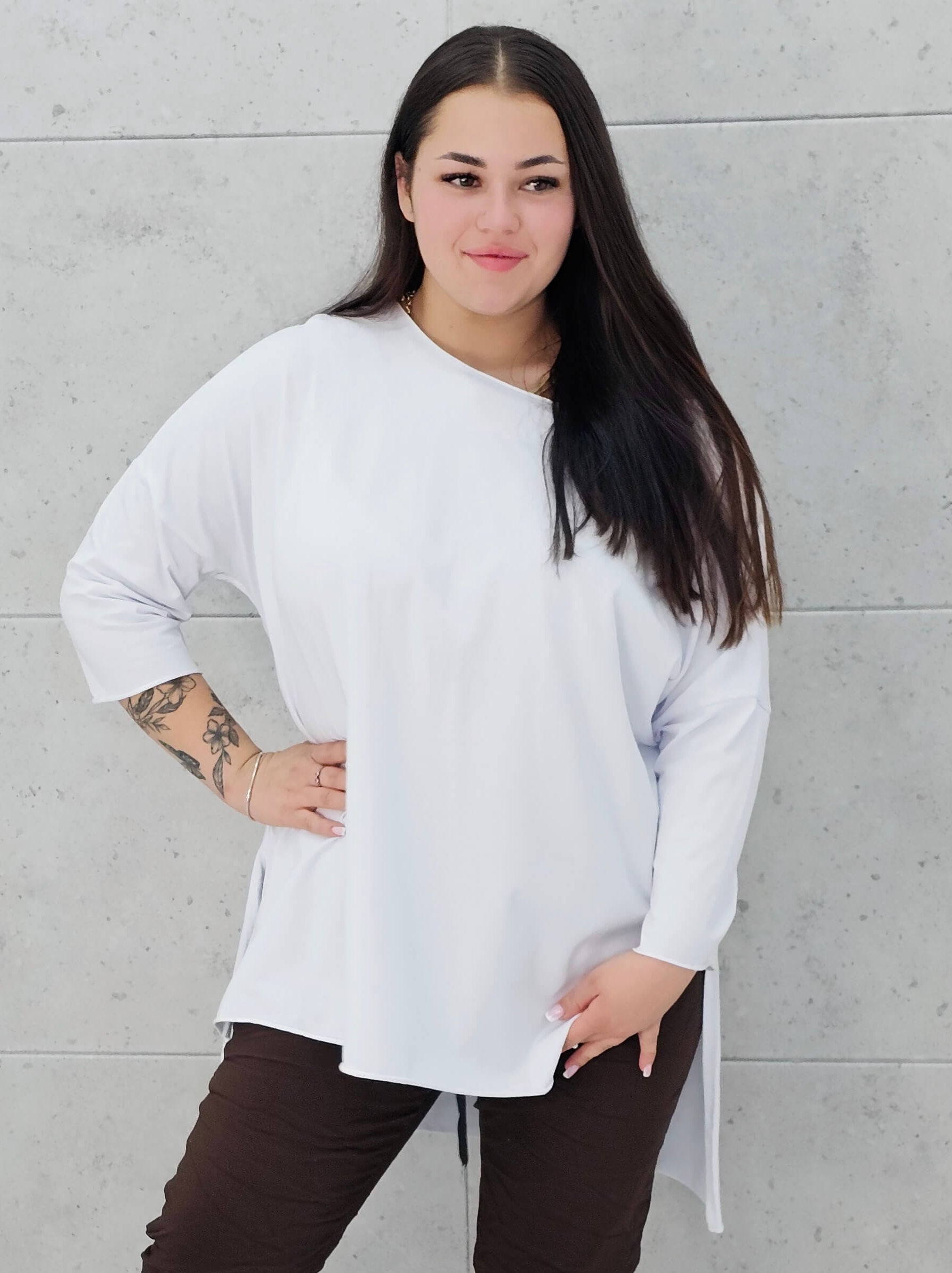 Bluzka oversize plus size – klasyka, wygoda i styl dla każdej kobiety Stylowa XL