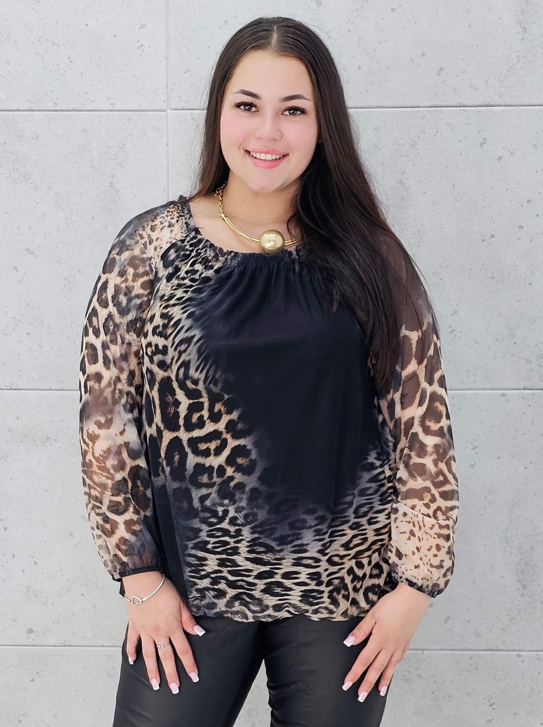 Bluzka z Bluzka plus size w panterkę – zmysłowa i kobieca propozycja dla każdej sylwetkiprintem Stylowa XL