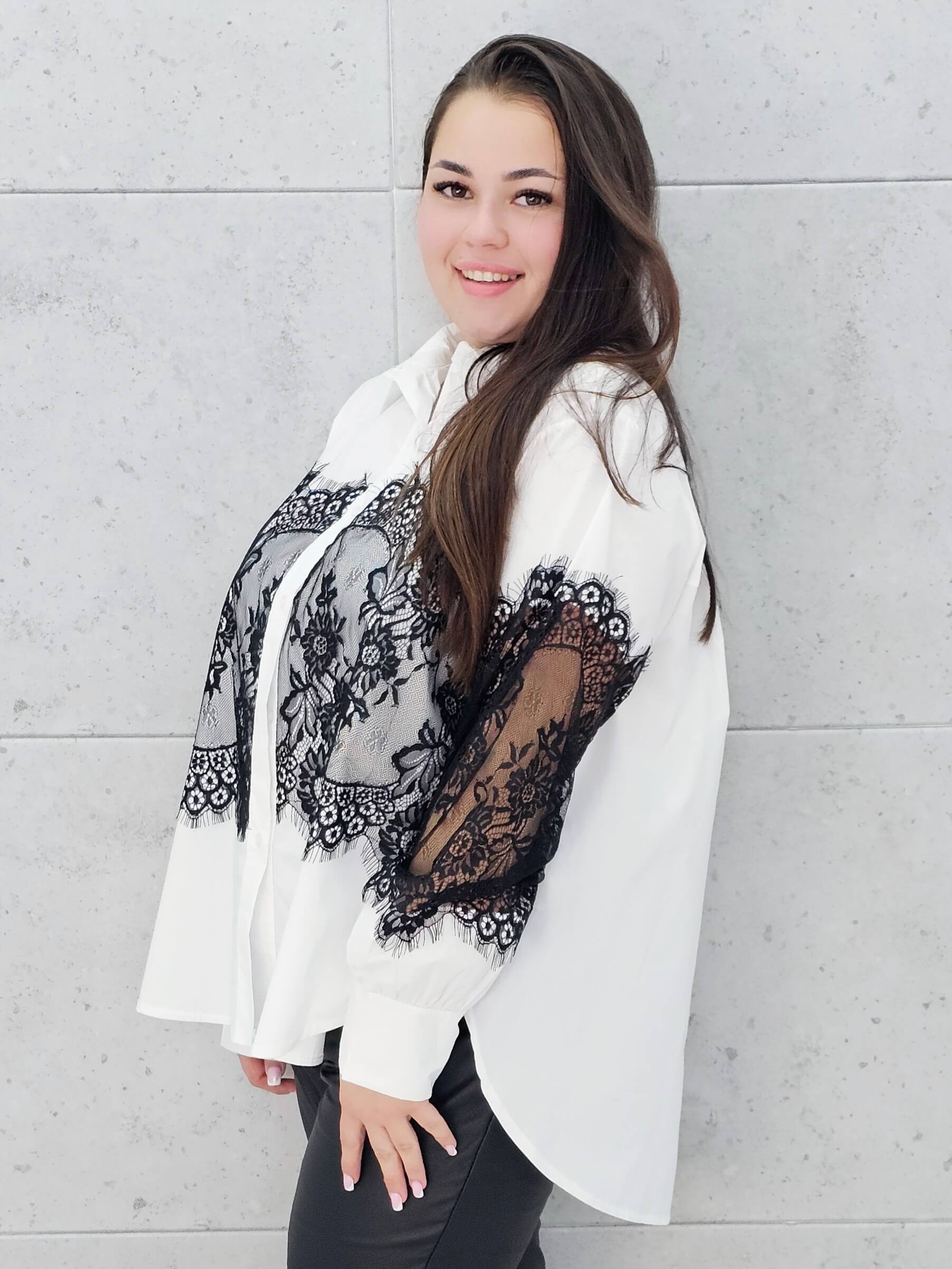 Koszula plus size z koronką – elegancja i szyk dla kobiet XL Stylowa XL