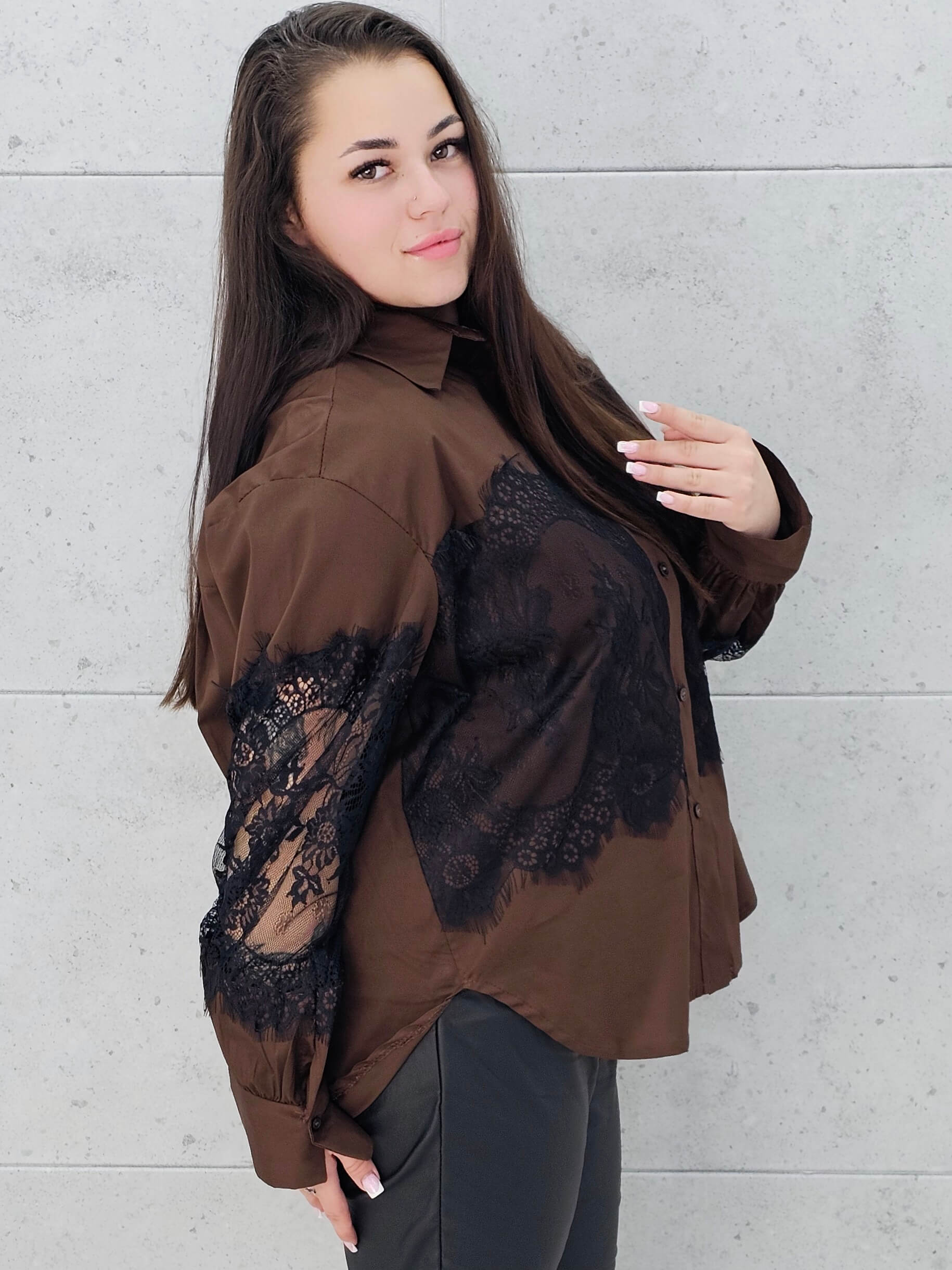 Koszula plus size z koronką – elegancja i szyk dla kobiet XL Stylowa XL