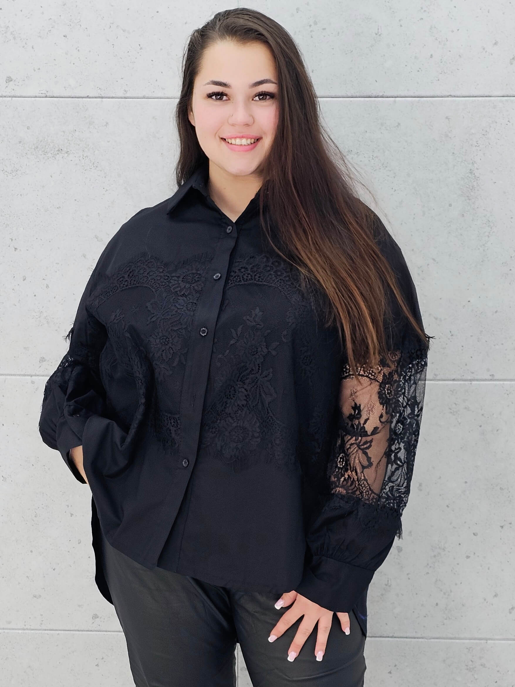 Koszula plus size z koronką – elegancja i szyk dla kobiet XL Stylowa XL