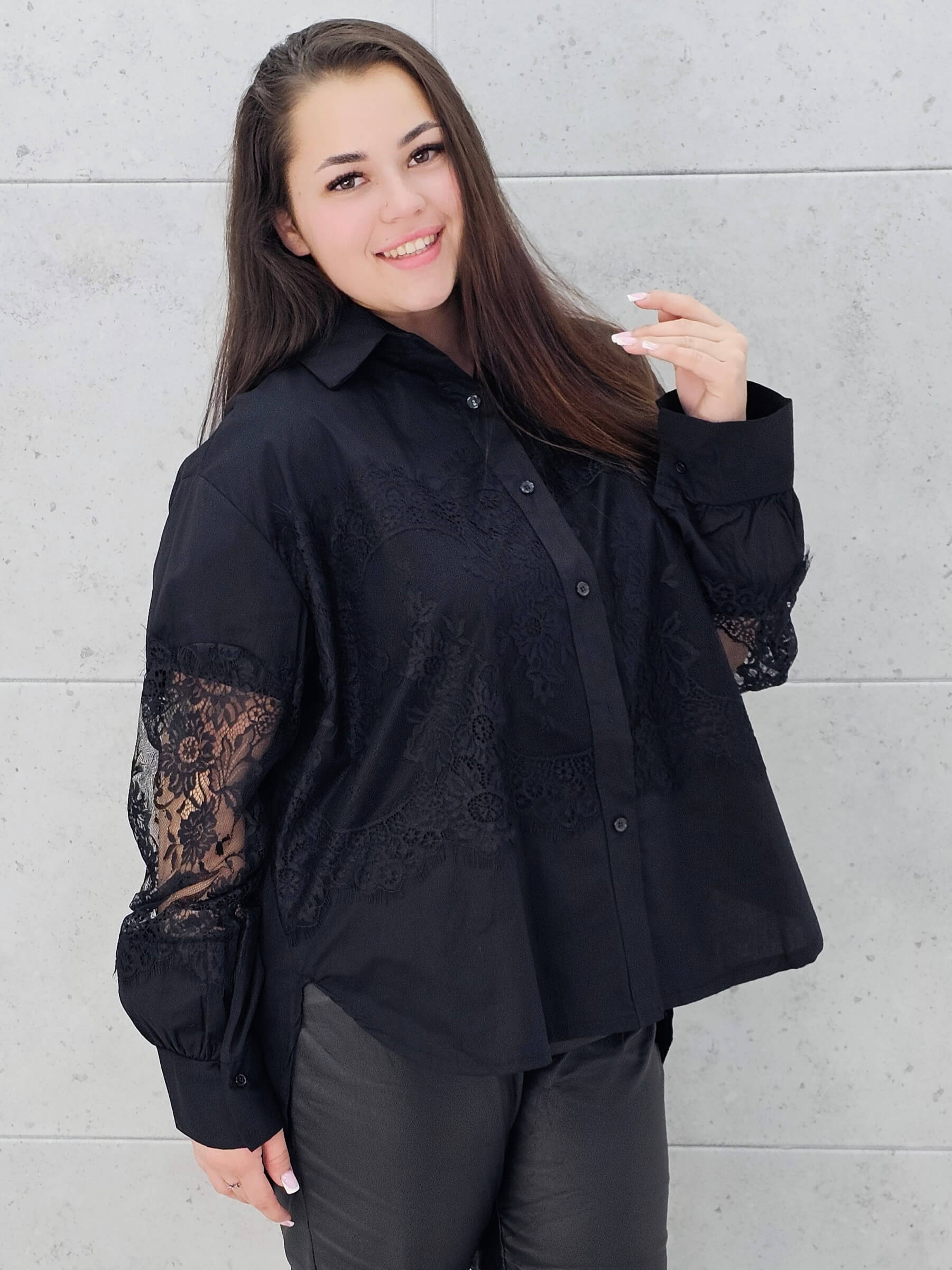 Koszula plus size z koronką – elegancja i szyk dla kobiet XL Stylowa XL