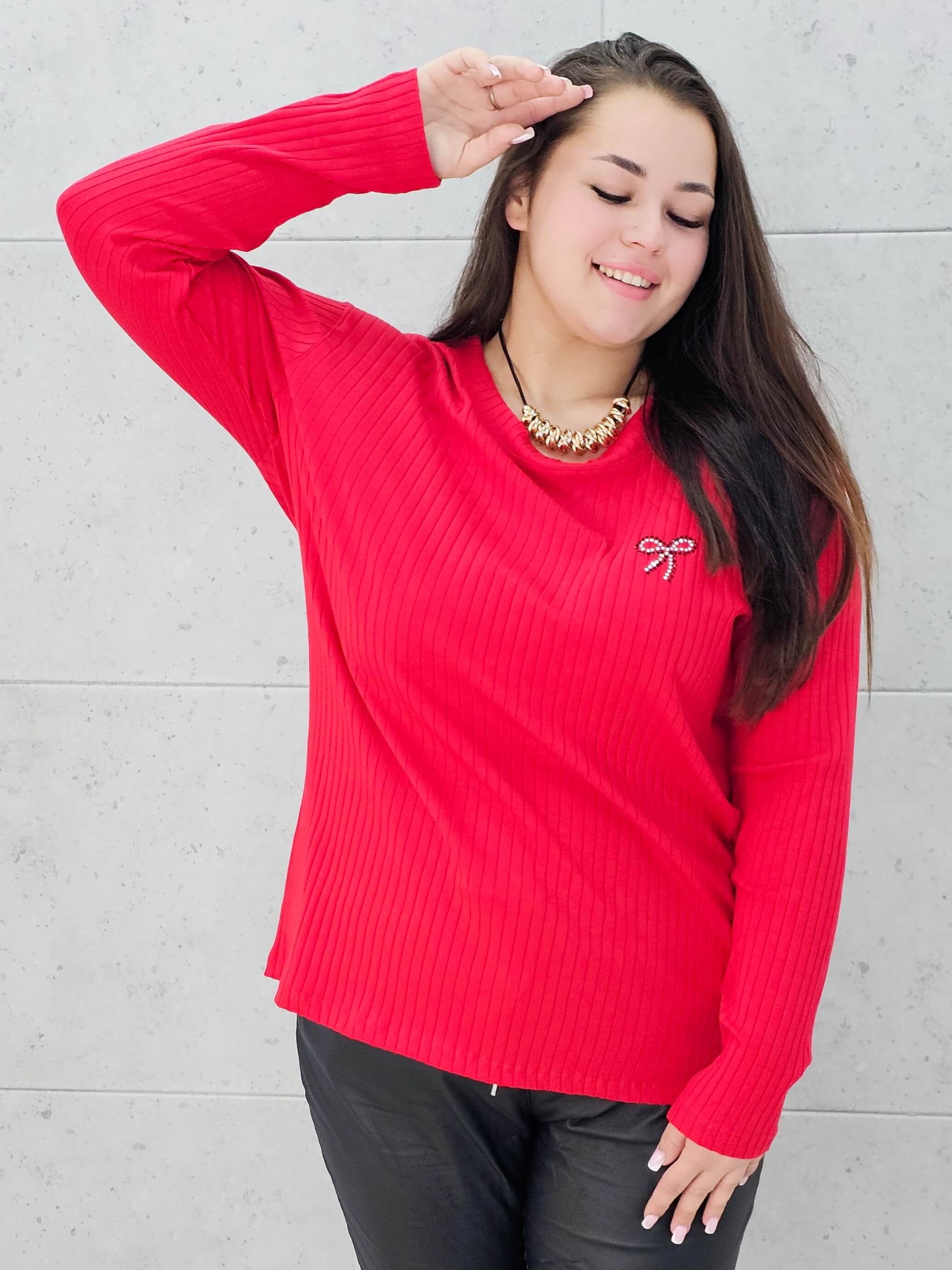 Bluzka plus size z kokardką – elegancka i wygodna propozycja dla każdej sylwetki Stylowa XL