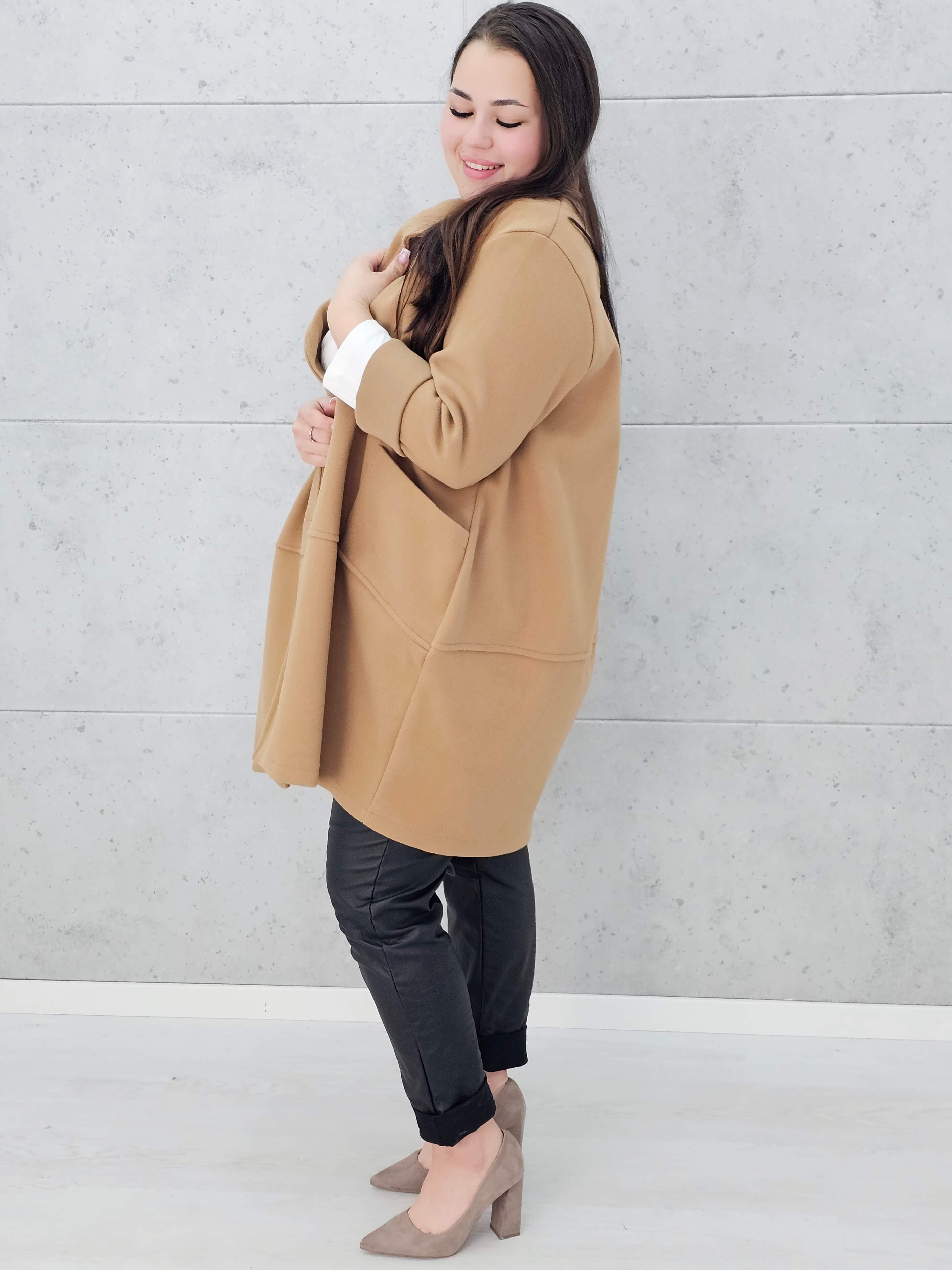 Płaszcz plus size oversize camel – styl, elegancja i komfort w jednym! Stylowa XL