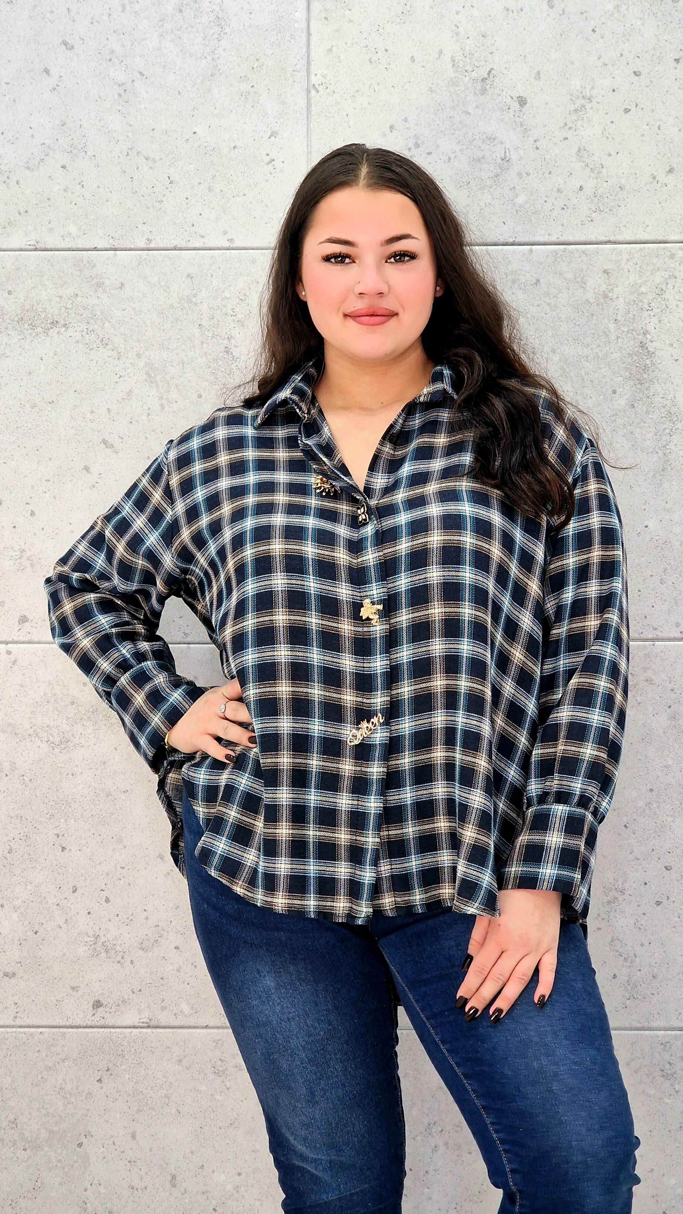 Koszula plus size w kratę – elegancja i wygoda w jednym Stylowa XL