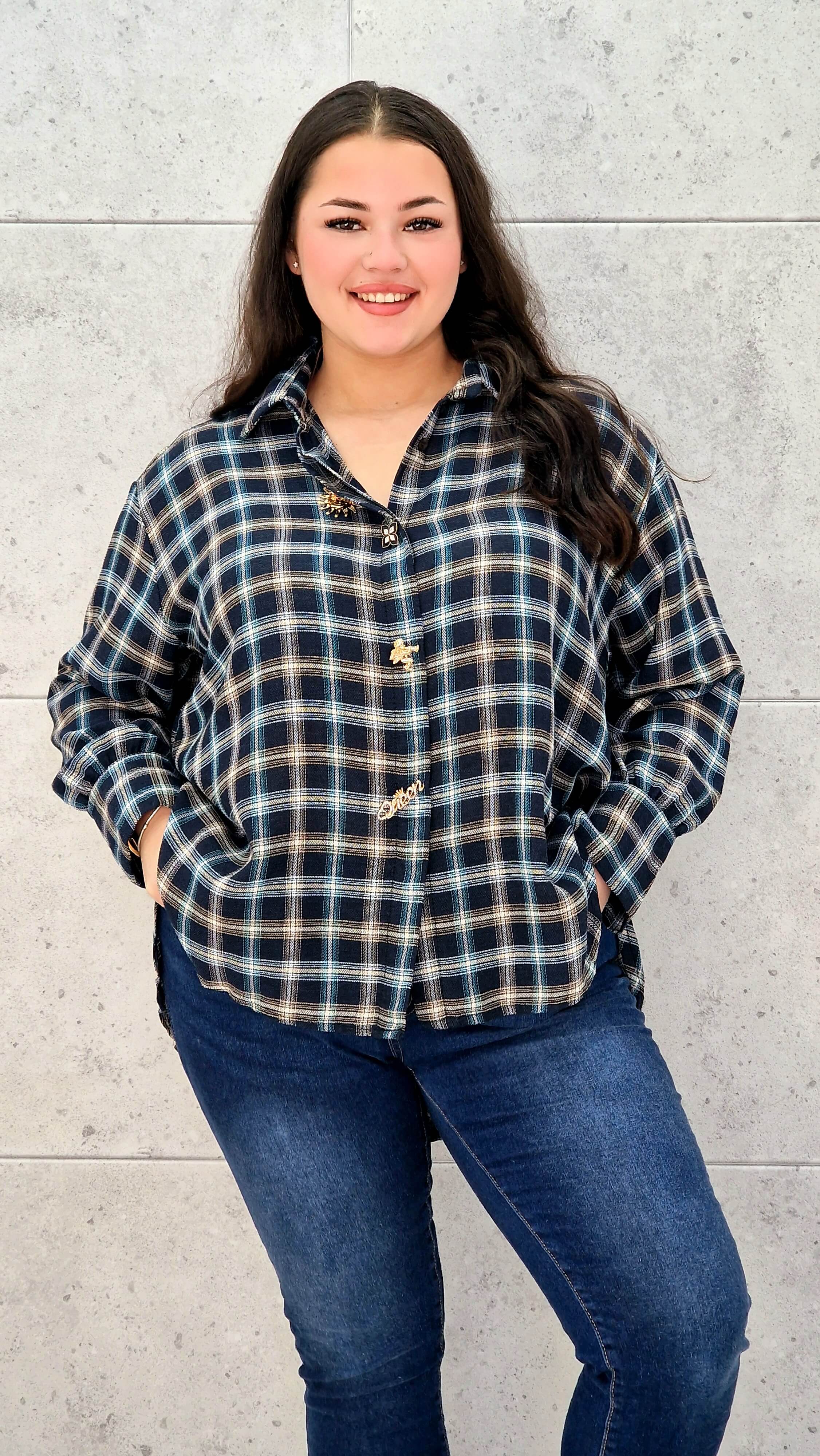 Koszula plus size w kratę – elegancja i wygoda w jednym Stylowa XL