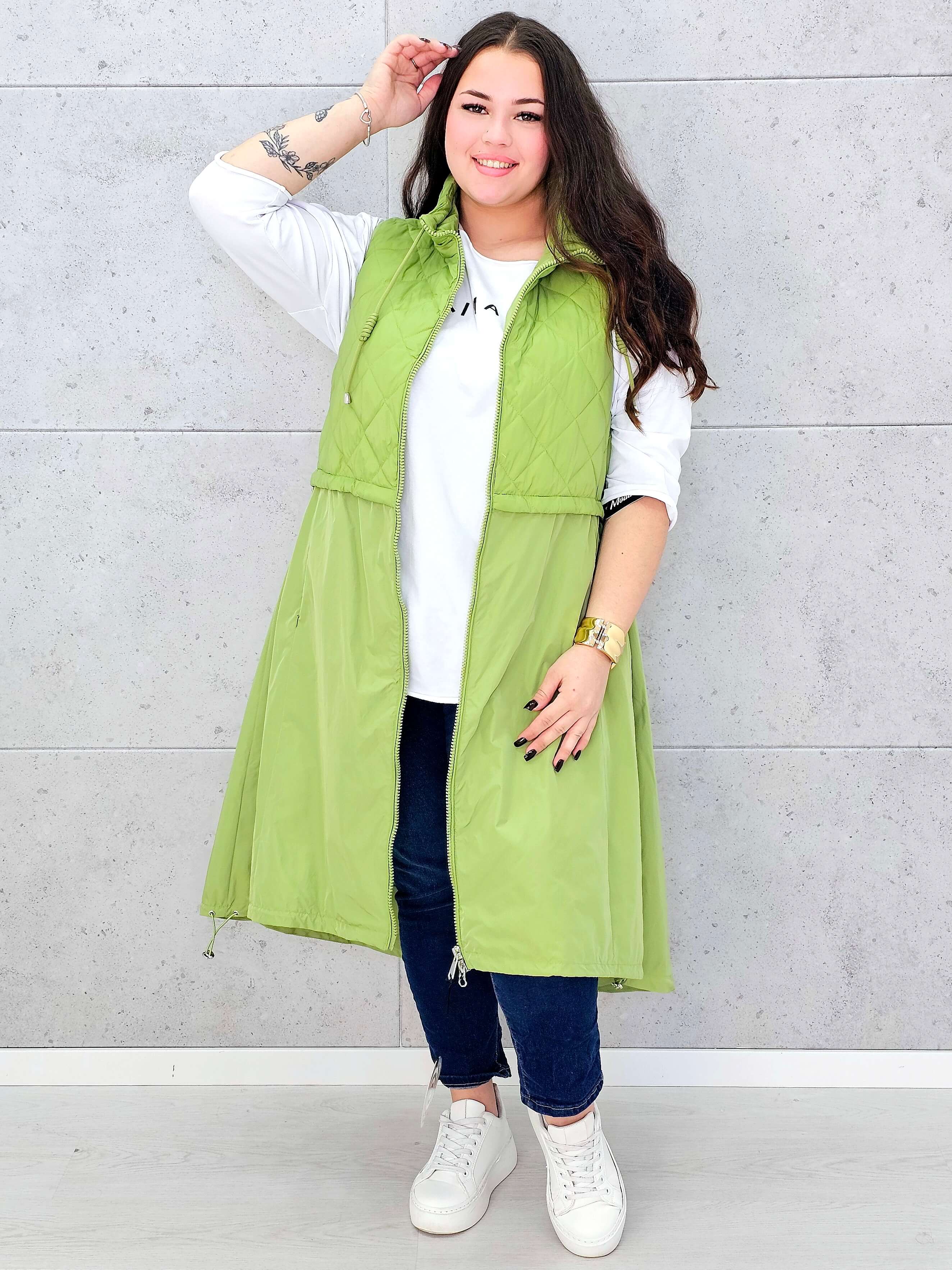 Kamizelka plus size długa z pikowaną górą – kolor i styl na chłodniejsze dni Stylowa XL