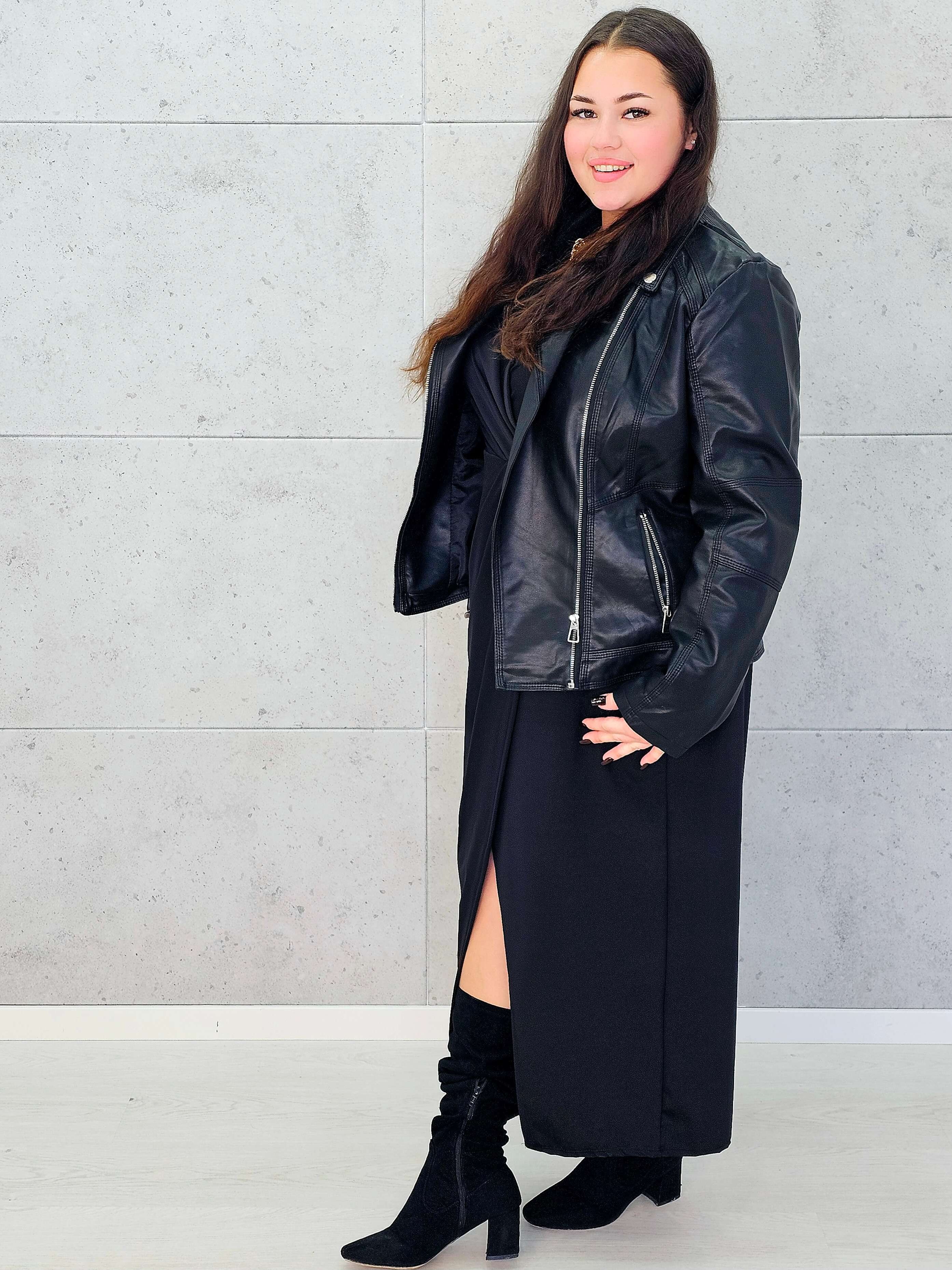 Sukienka plus size z kopertowym dekoltem – elegancja i wygoda w nowoczesnym wydaniu Stylowa XL