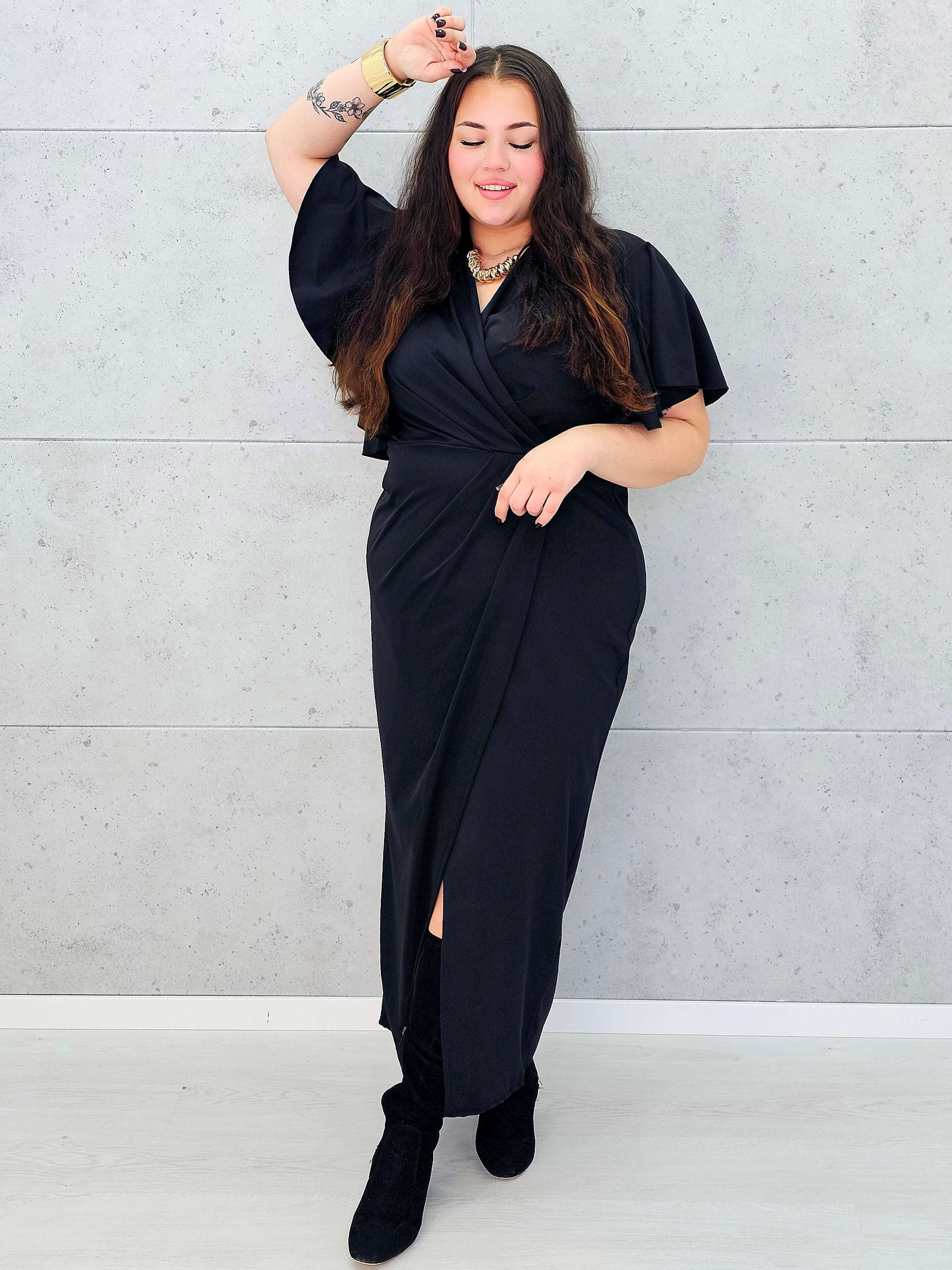 Sukienka plus size z kopertowym dekoltem – elegancja i wygoda w nowoczesnym wydaniu Stylowa XL